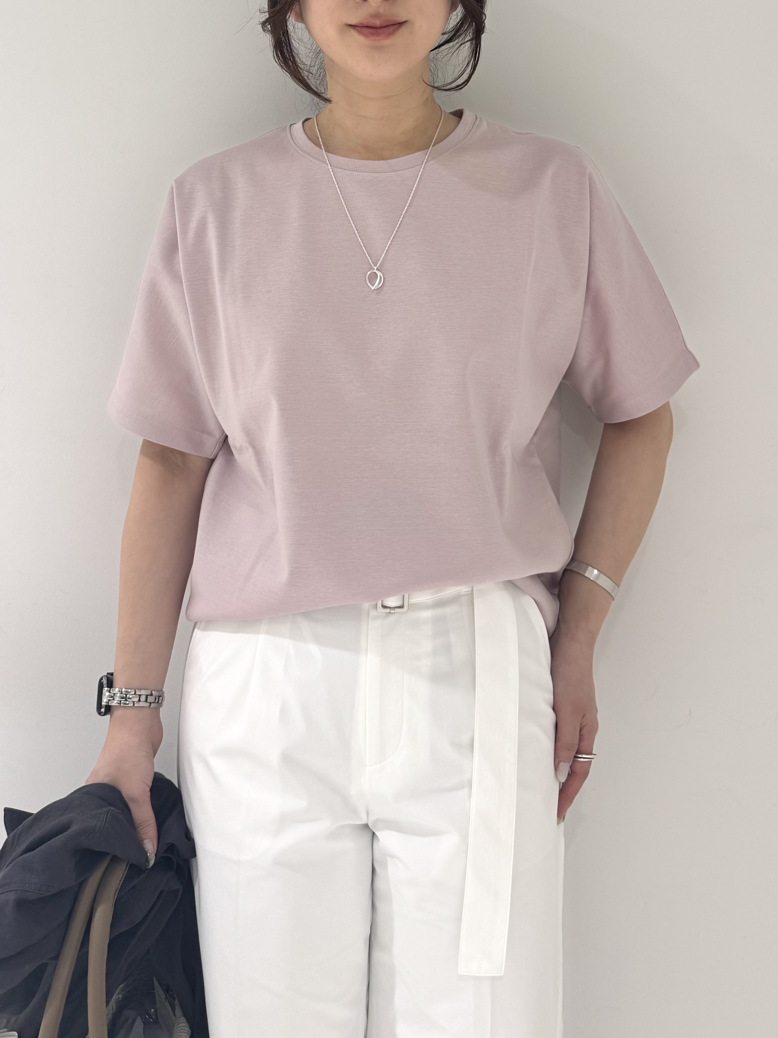 そんさんの「INDIVI｜【汗ジミ防止／褒められTシャツ】上品カジュアル！ドルマンTシャツ」を使ったコーディネート