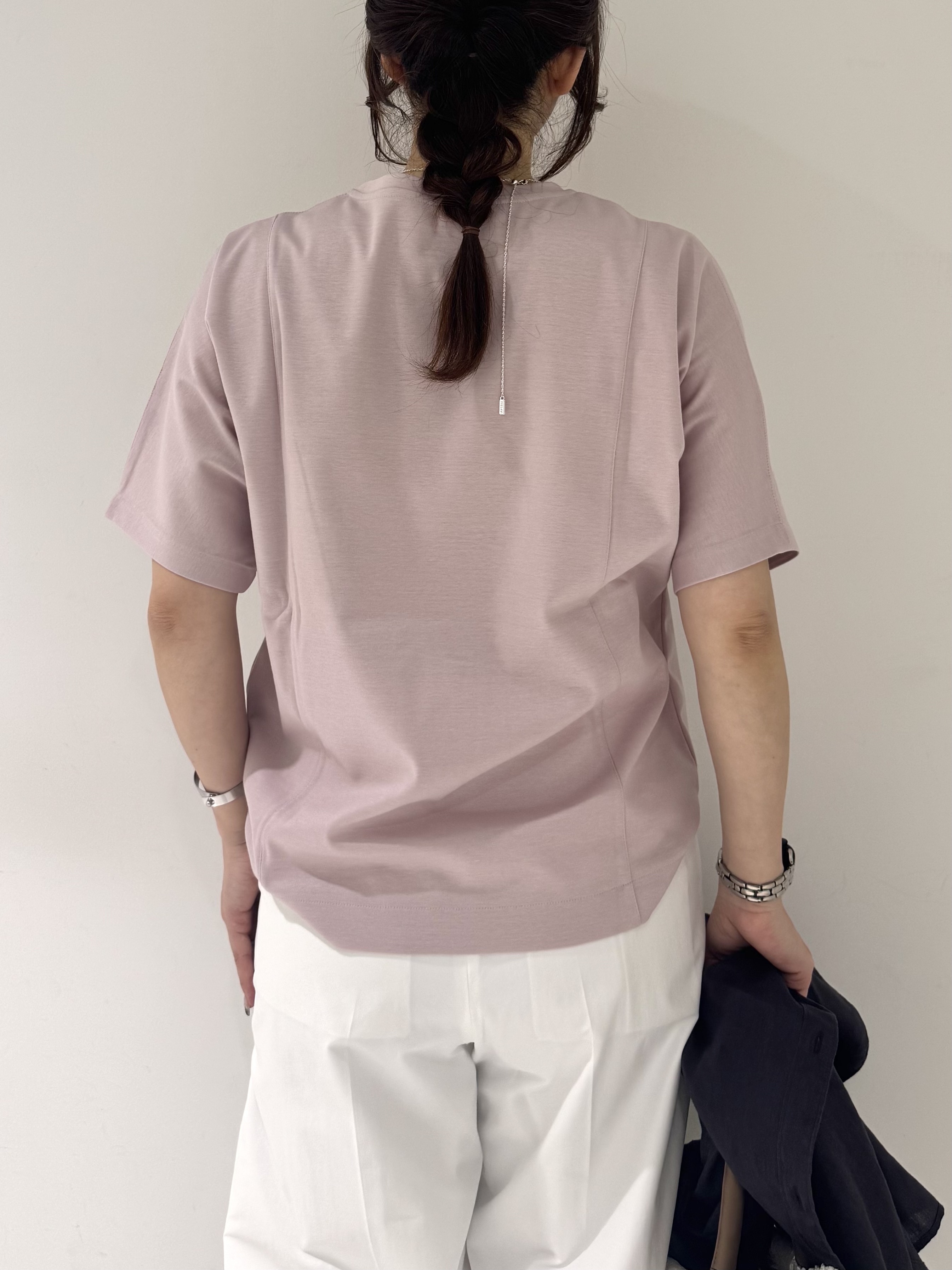 そんさんの「INDIVI｜【汗ジミ防止／褒められTシャツ】上品カジュアル！ドルマンTシャツ」を使ったコーディネート