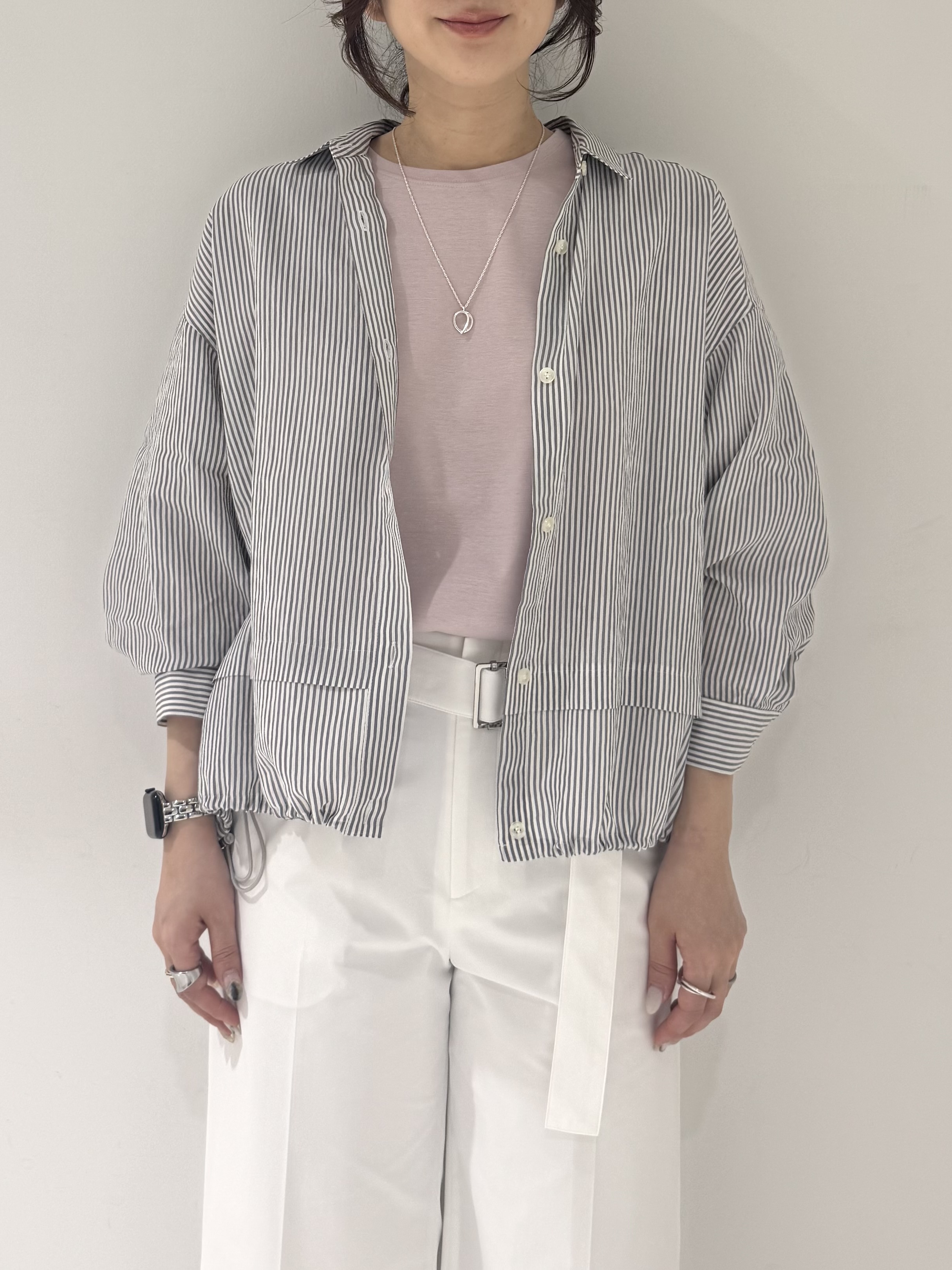 そんさんの「INDIVI｜【接触冷感／洗える／2WAY】ドロスト付 シアーシャンブレーシャツ」を使ったコーディネート