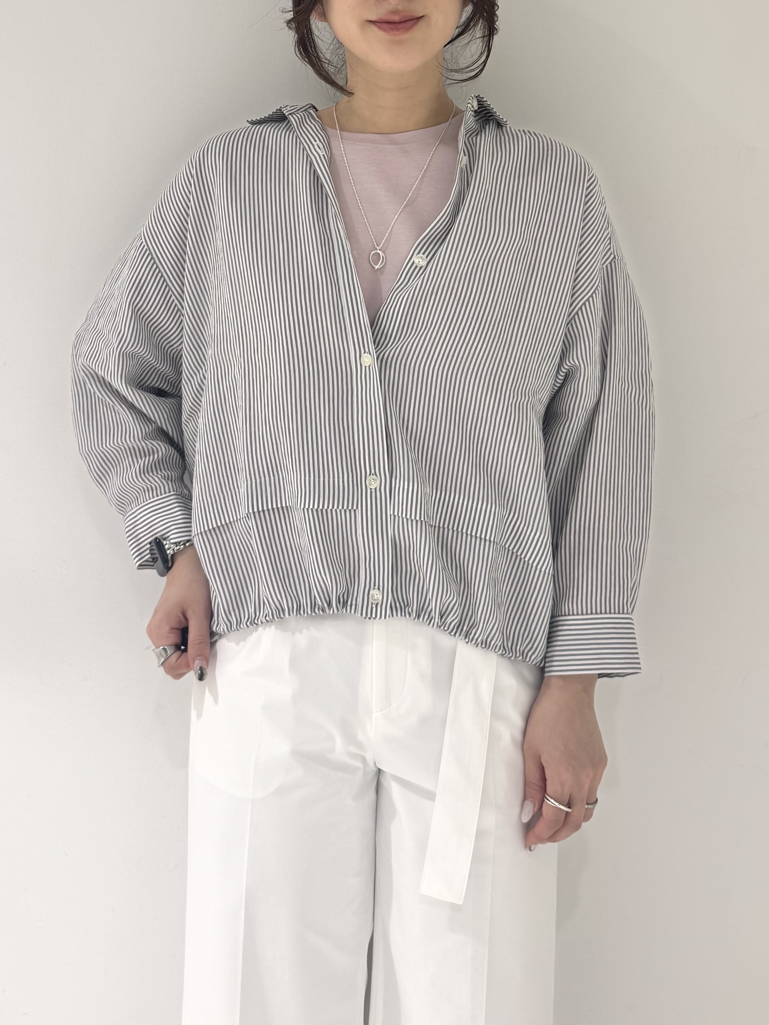 そんさんの「INDIVI｜【接触冷感／洗える／2WAY】ドロスト付 シアーシャンブレーシャツ」を使ったコーディネート