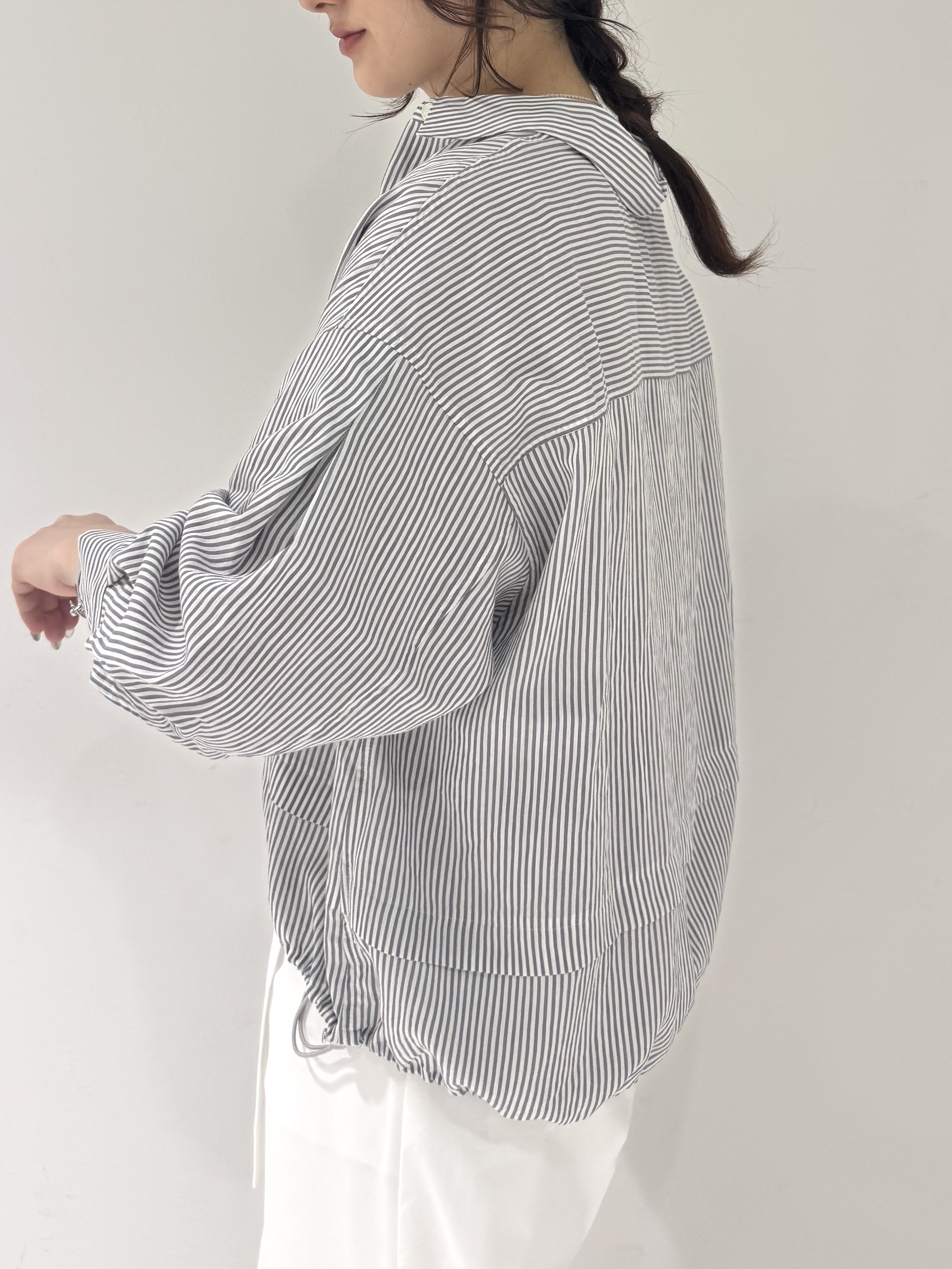 そんさんの「INDIVI｜【接触冷感／洗える／2WAY】ドロスト付 シアーシャンブレーシャツ」を使ったコーディネート
