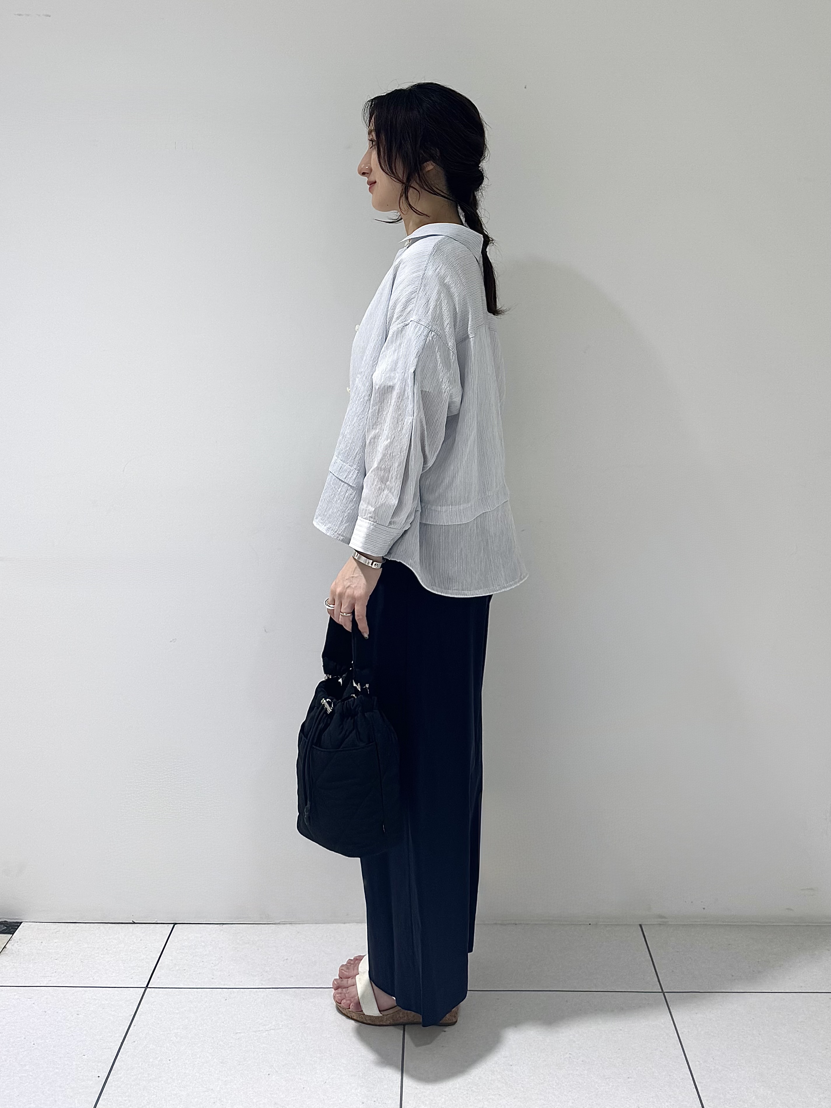 そんさんの「INDIVI｜【接触冷感／洗える／2WAY】ドロスト付 シアーシャンブレーシャツ」を使ったコーディネート