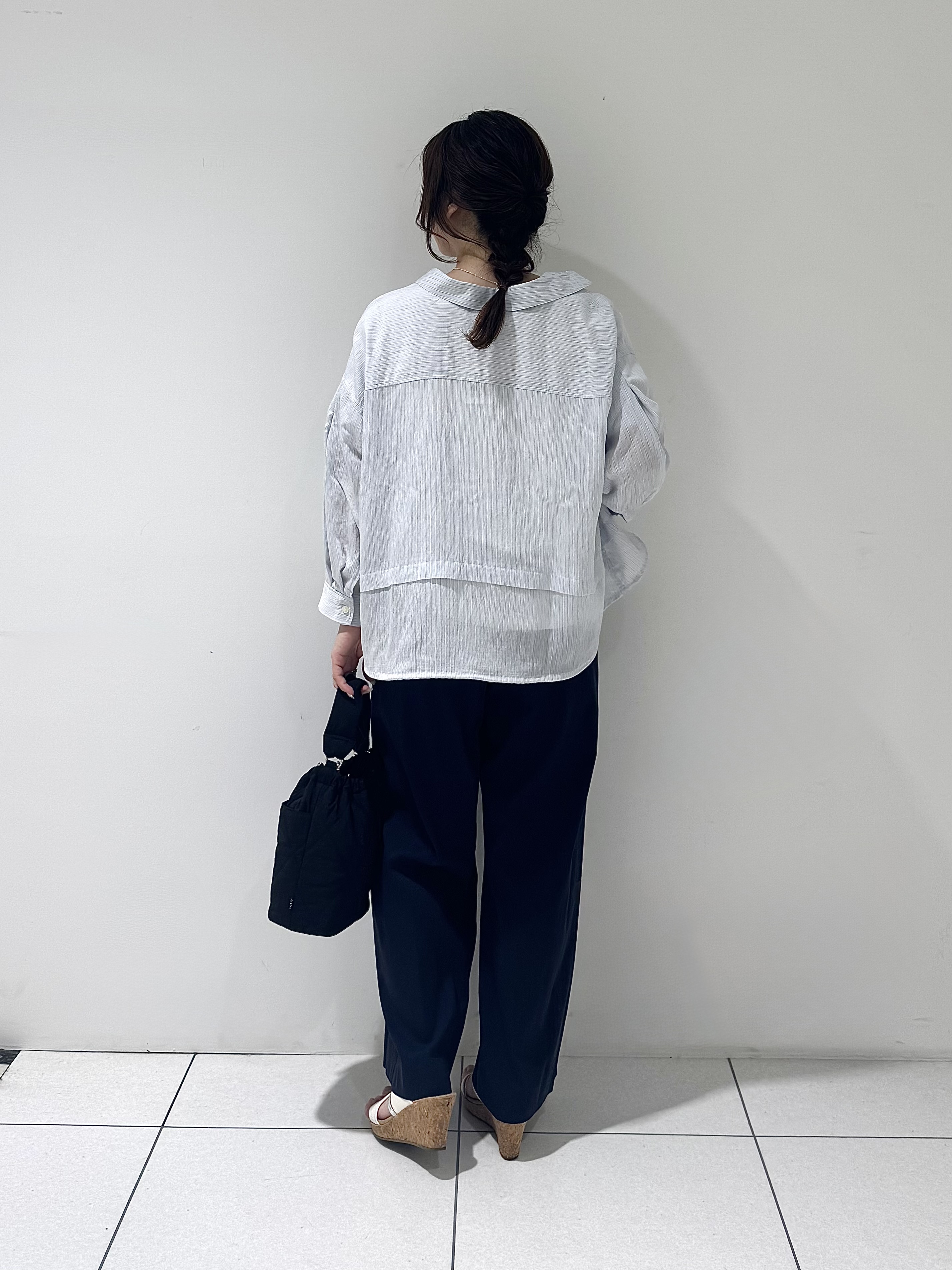 そんさんの「INDIVI｜【接触冷感／洗える／2WAY】ドロスト付 シアーシャンブレーシャツ」を使ったコーディネート
