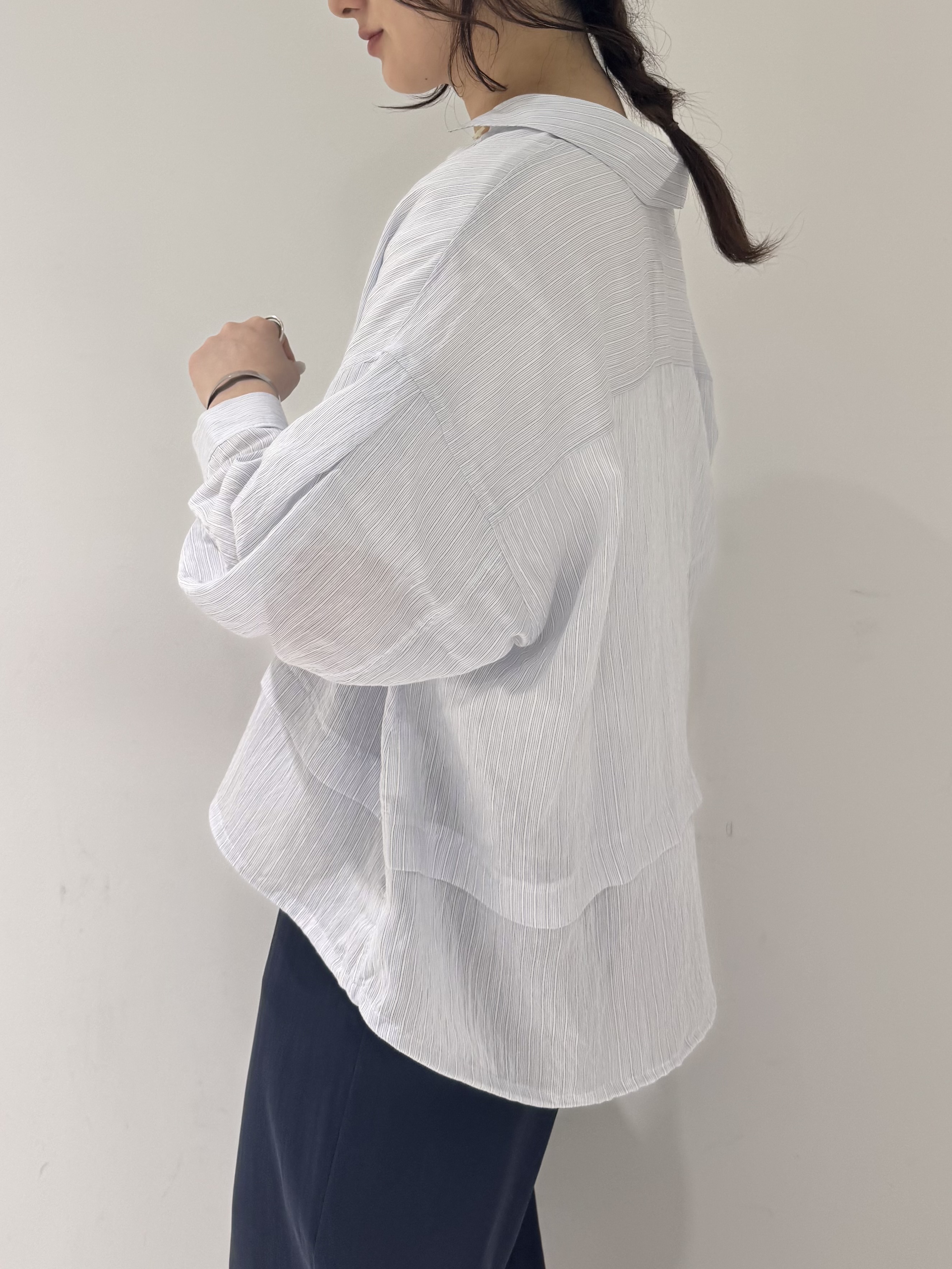 そんさんの「INDIVI｜【接触冷感／洗える／2WAY】ドロスト付 シアーシャンブレーシャツ」を使ったコーディネート