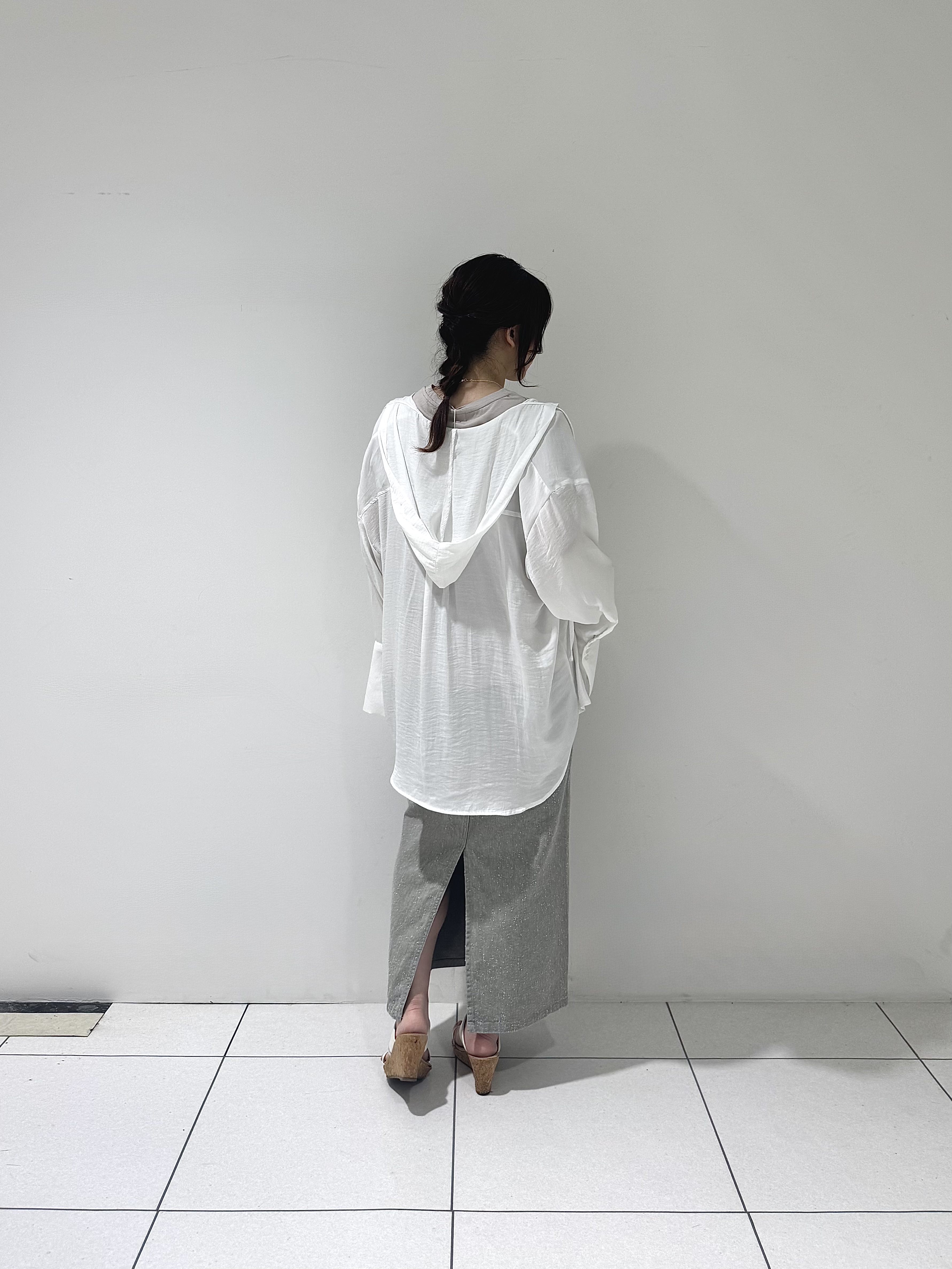 そんさんの「INDIVI｜【一部店舗限定】シアーフードオーバーシャツ」を使ったコーディネート
