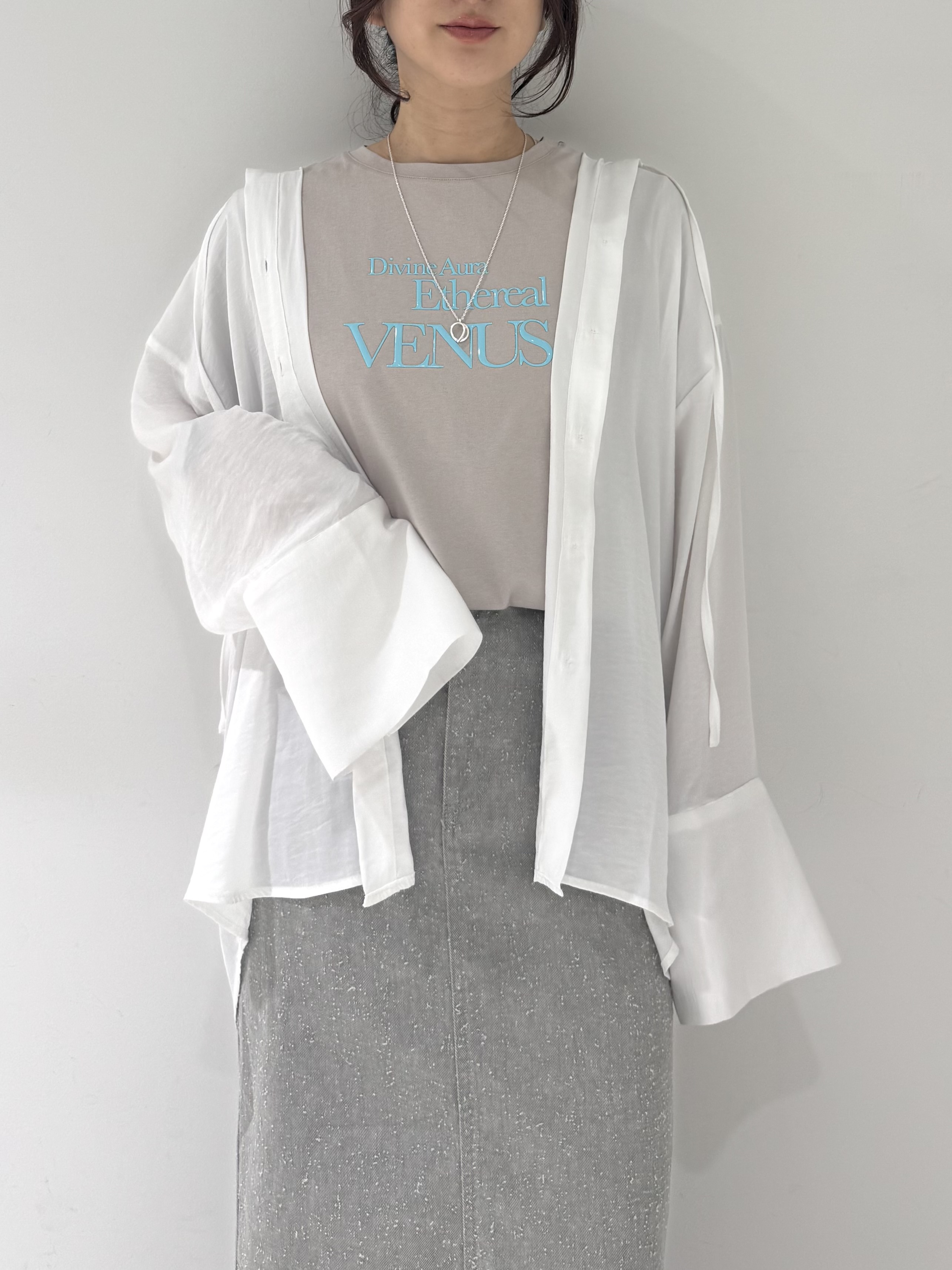 そんさんの「INDIVI｜【一部店舗限定】シアーフードオーバーシャツ」を使ったコーディネート