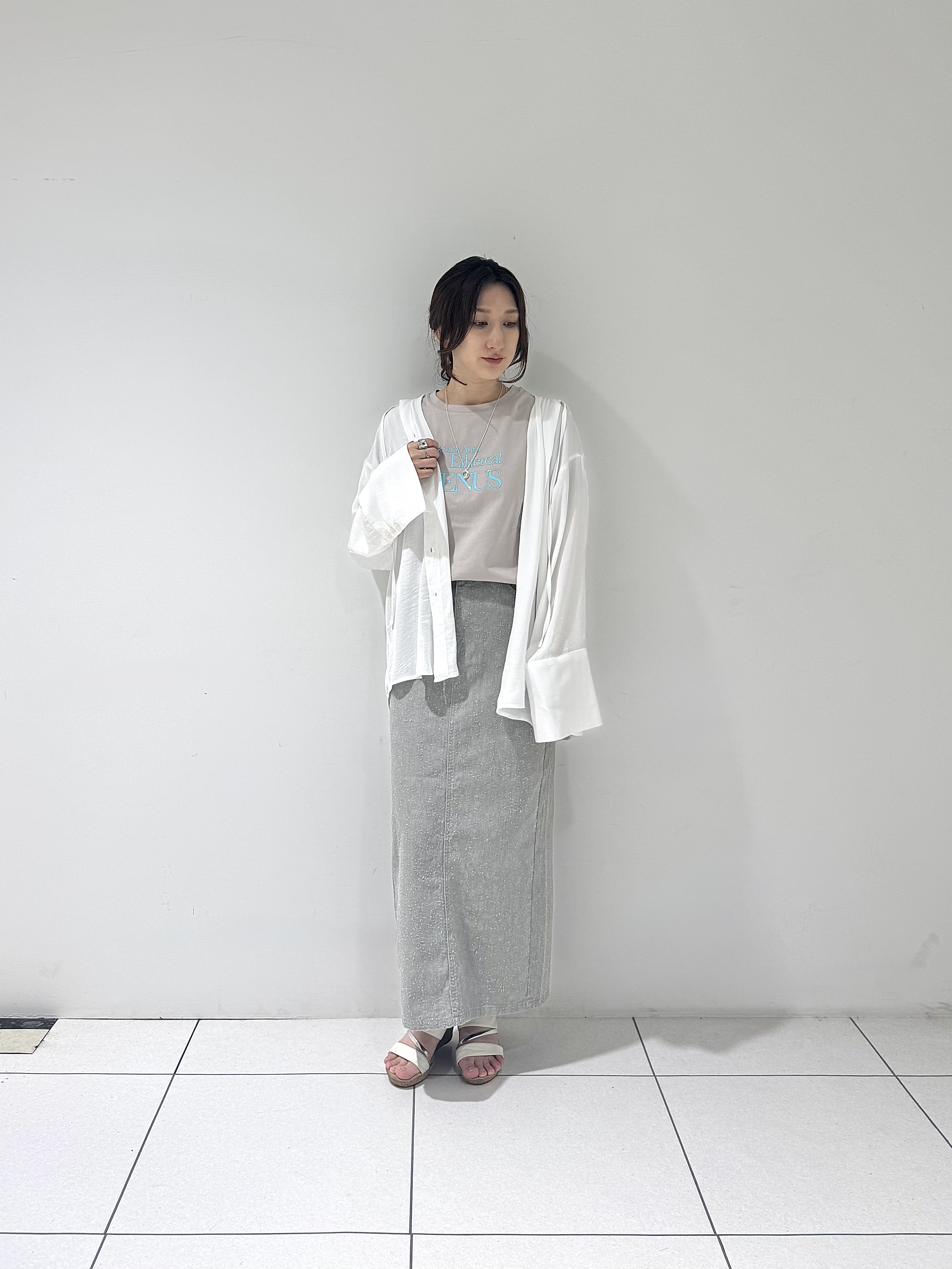 そんさんの「INDIVI｜【一部店舗限定】シアーフードオーバーシャツ」を使ったコーディネート