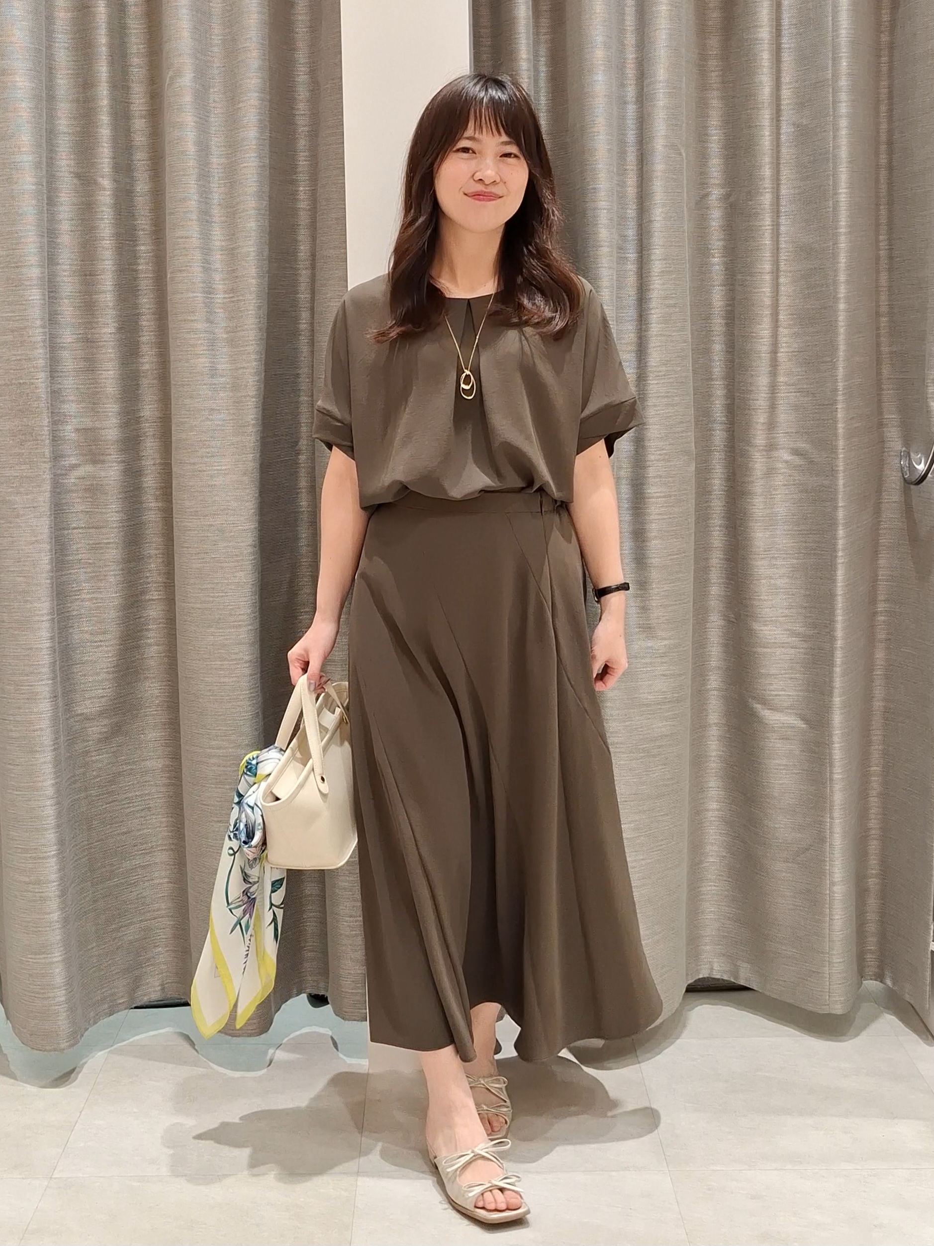 YuKaRiさんの「UNTITLED｜【セットアップ可/UVカット/前後2WAY】リラクシーフレンチスリーブブラウス」を使ったコーディネート