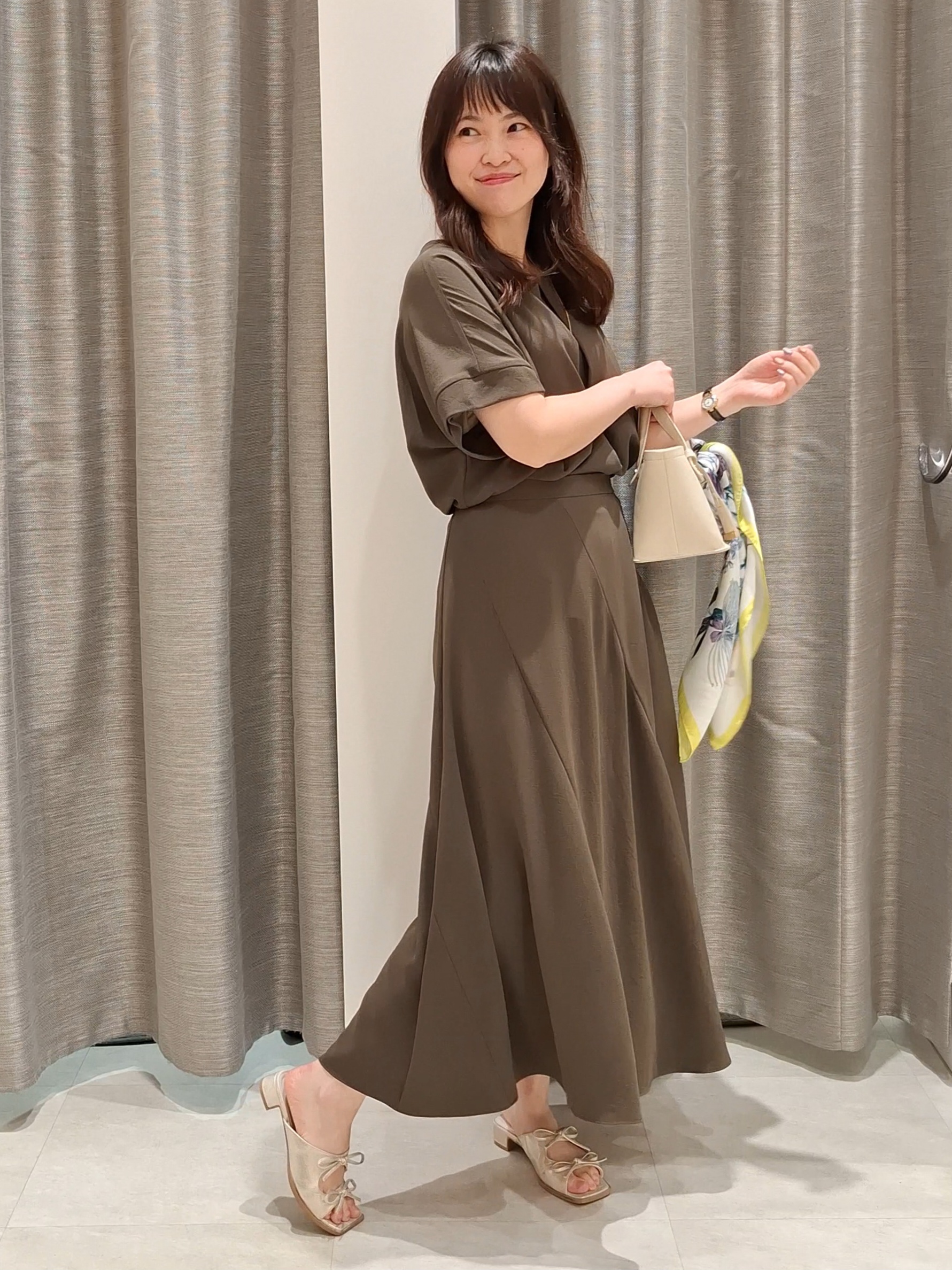YuKaRiさんの「UNTITLED｜【セットアップ可/UVカット/前後2WAY】リラクシーフレンチスリーブブラウス」を使ったコーディネート