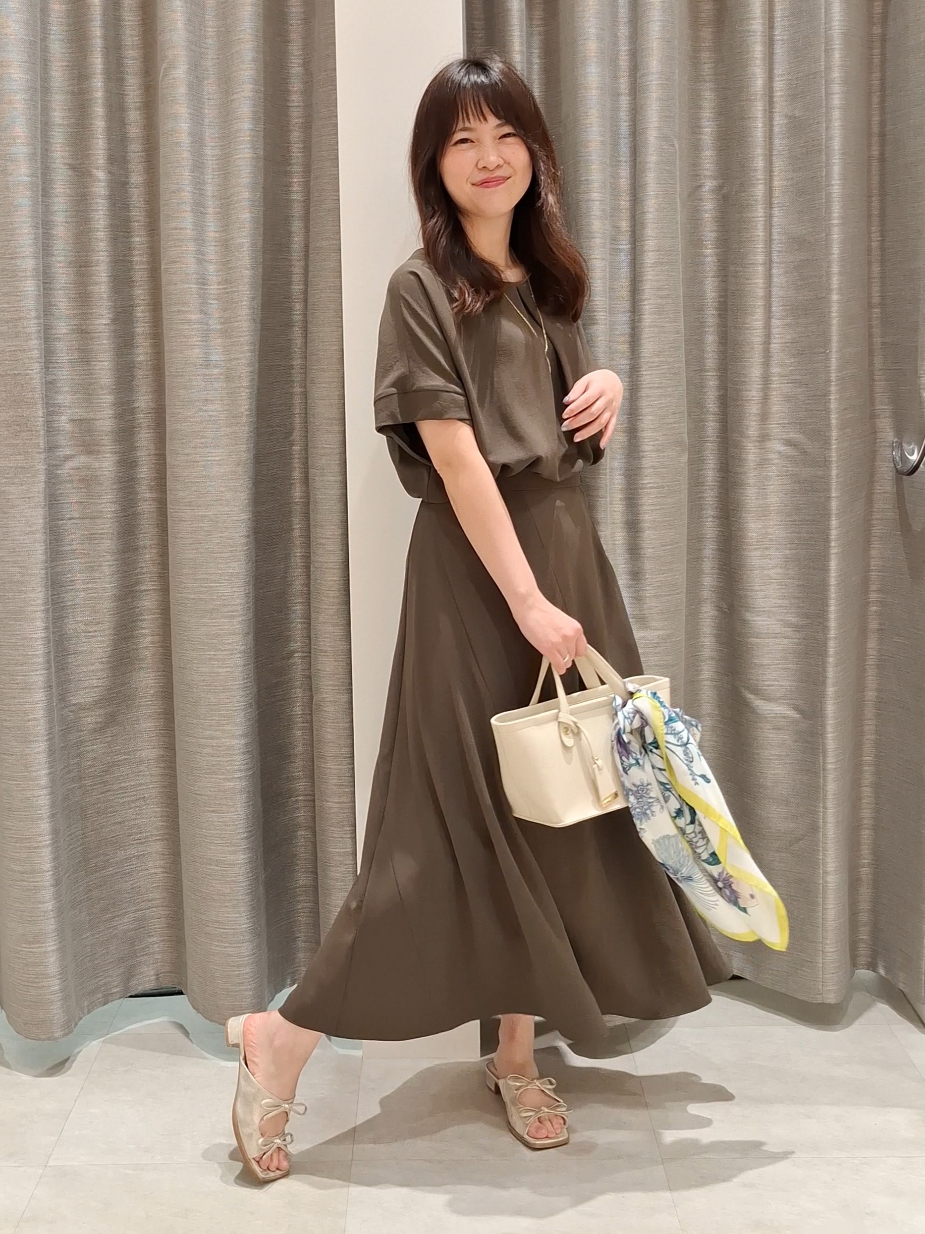 YuKaRiさんの「UNTITLED｜【セットアップ可/UVカット/前後2WAY】リラクシーフレンチスリーブブラウス」を使ったコーディネート