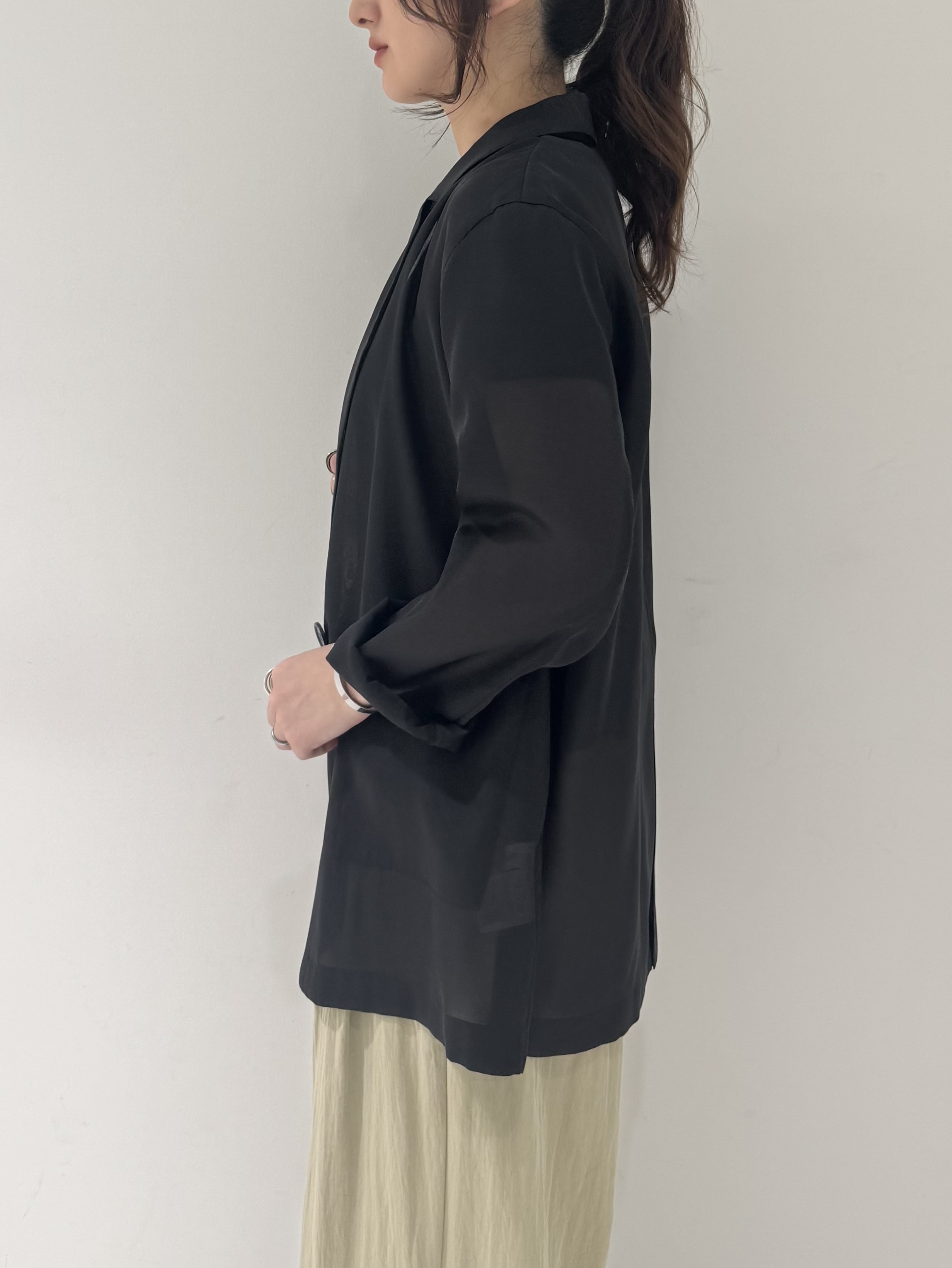 そんさんの「INDIVI｜【接触冷感/通気性】シアーシャツジャケット」を使ったコーディネート