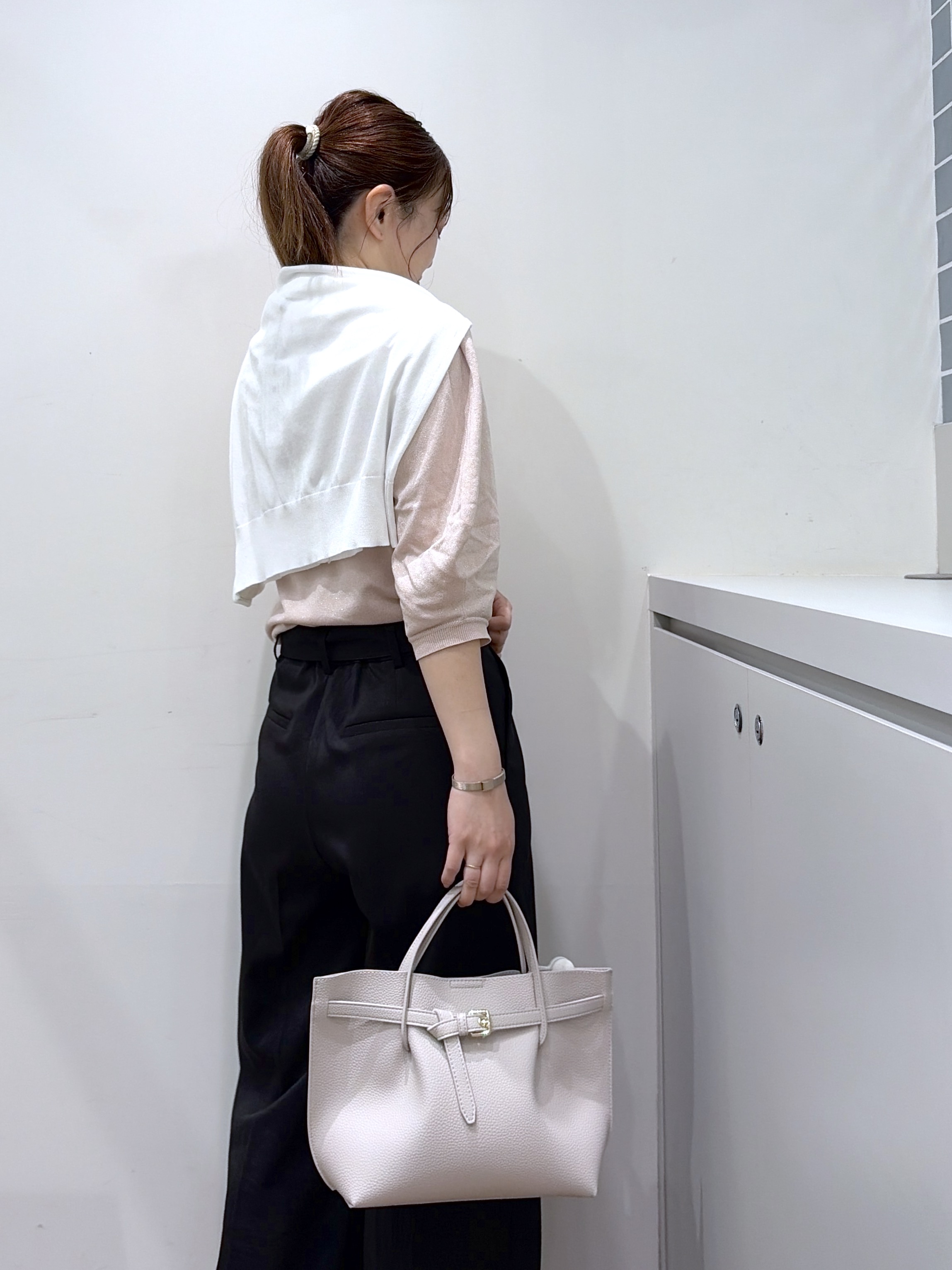 Junさんの「index｜【接触冷感】ビジューボタンカーディガン《抗ピリング／洗濯機OK》」を使ったコーディネート