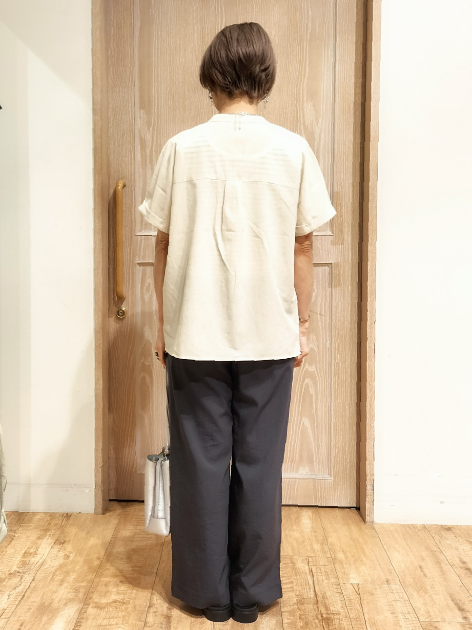 YUKIさんの「SHOO･LA･RUE｜【通気性〇/UV/S-LL】風が通り抜ける 半袖バンドカラーシアーシャツ」を使ったコーディネート