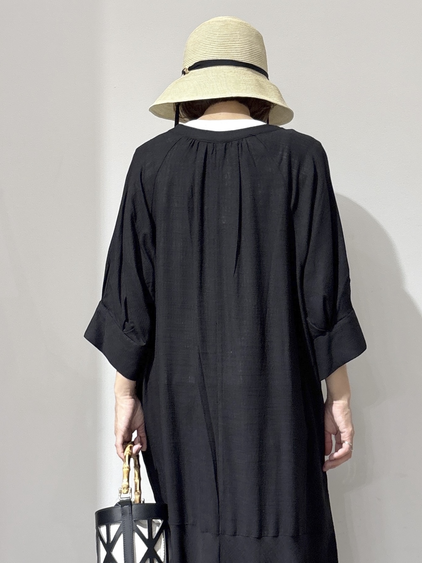 NAKAさんの「OPAQUE.CLIP｜キーネックロングワンピース【洗える】」を使ったコーディネート