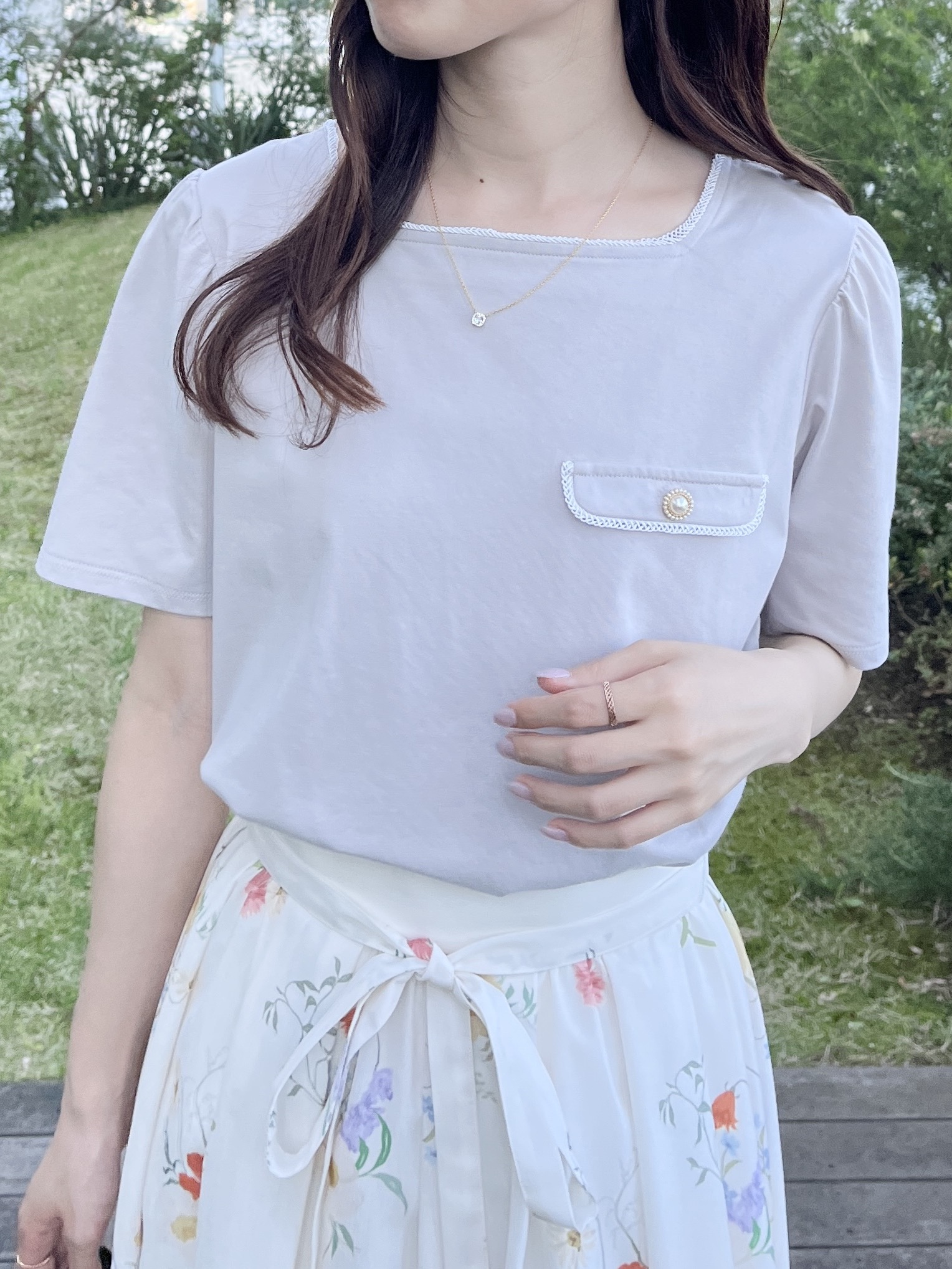 はばさんの「Couture brooch｜【接触冷感・UVカット・洗える】マリンコードTシャツ」を使ったコーディネート