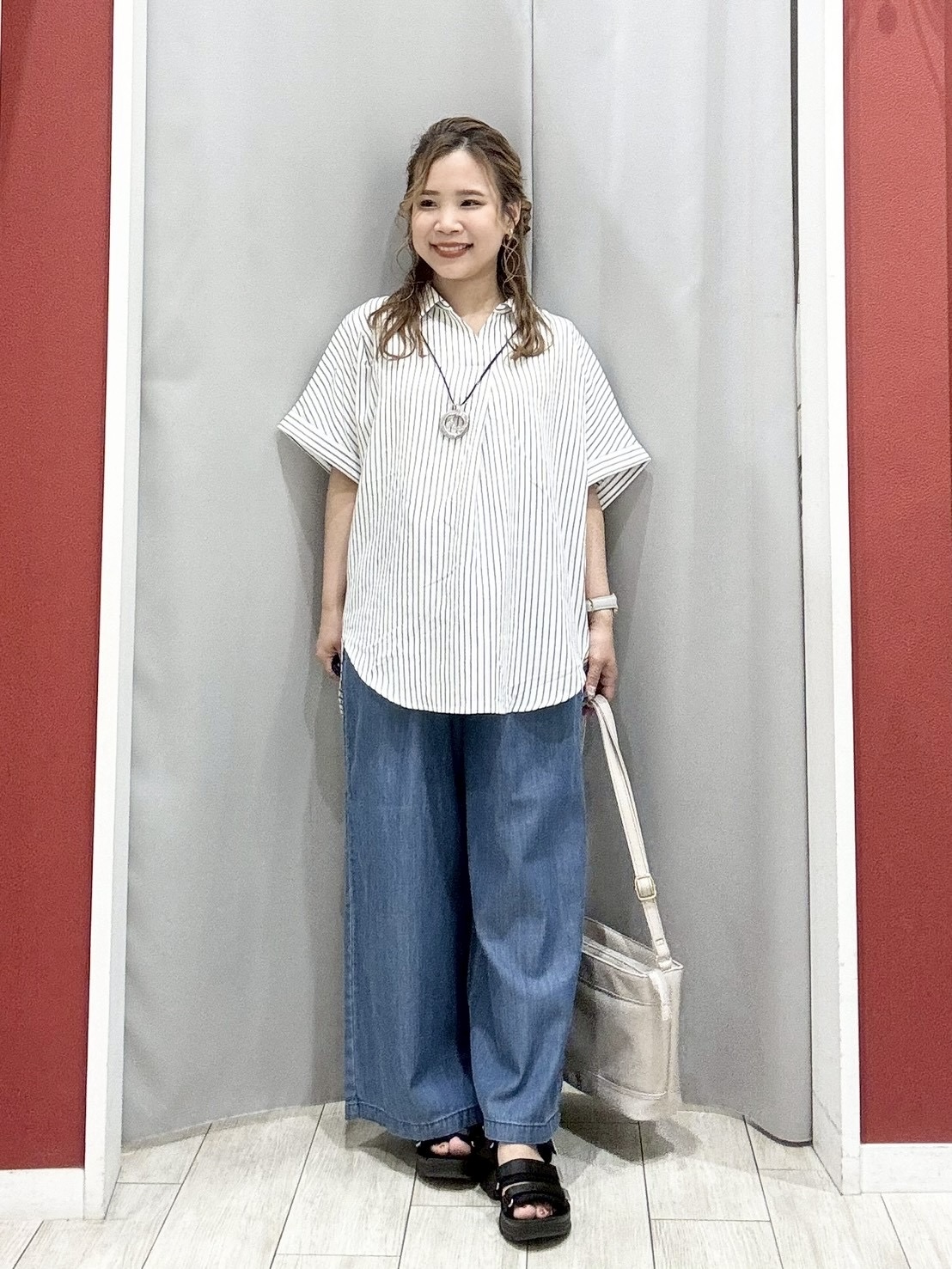 shioさんの「SHOO･LA･RUE｜【UV/吸水速乾/抗菌防臭】インせず着られる フレンチリネンスキッパーシャツ」を使ったコーディネート