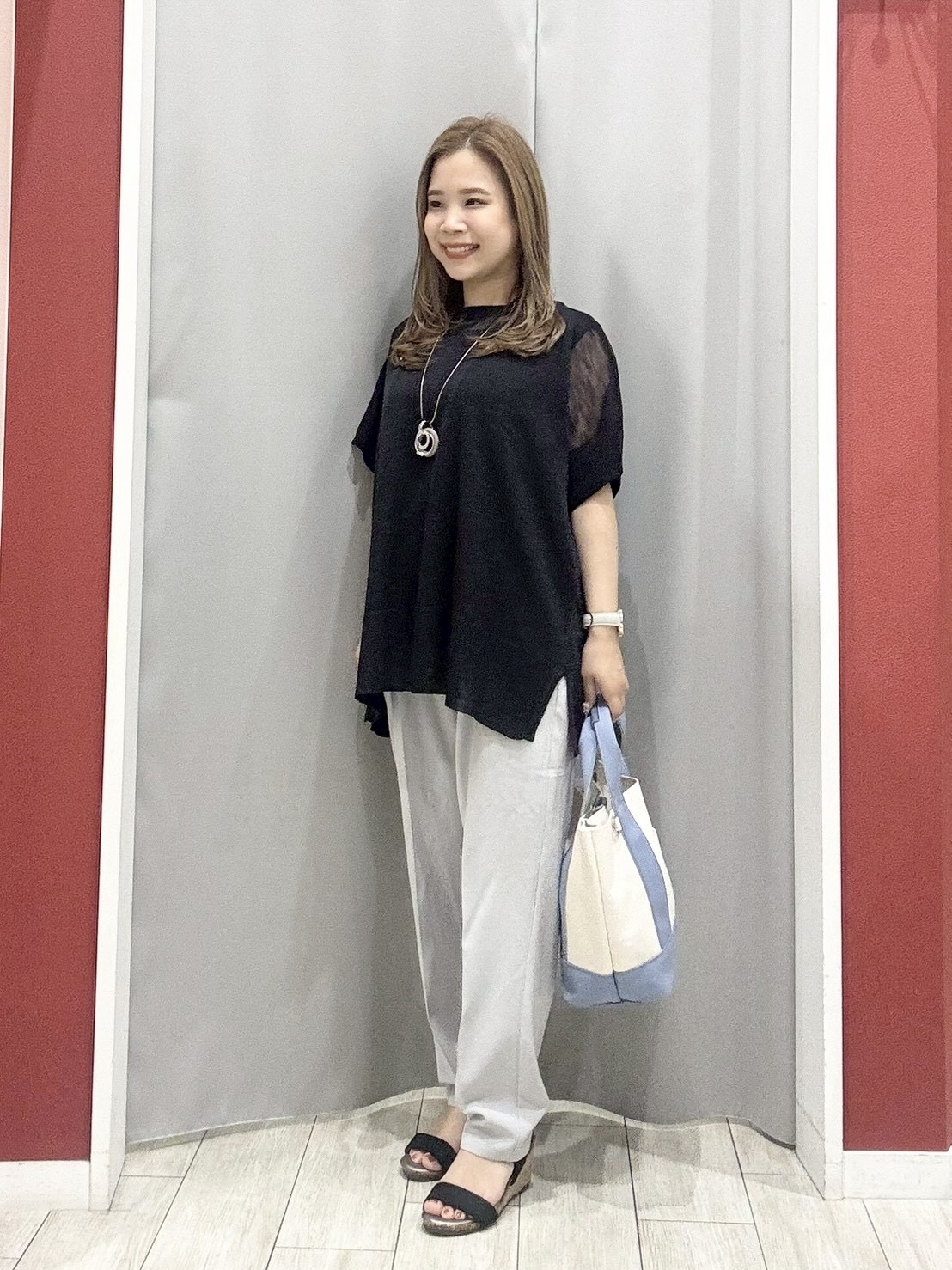 shioさんの「SHOO･LA･RUE｜【2点セット/S-LL/体型カバー】さらりと涼し気 シアーニット+タンクトップ」を使ったコーディネート