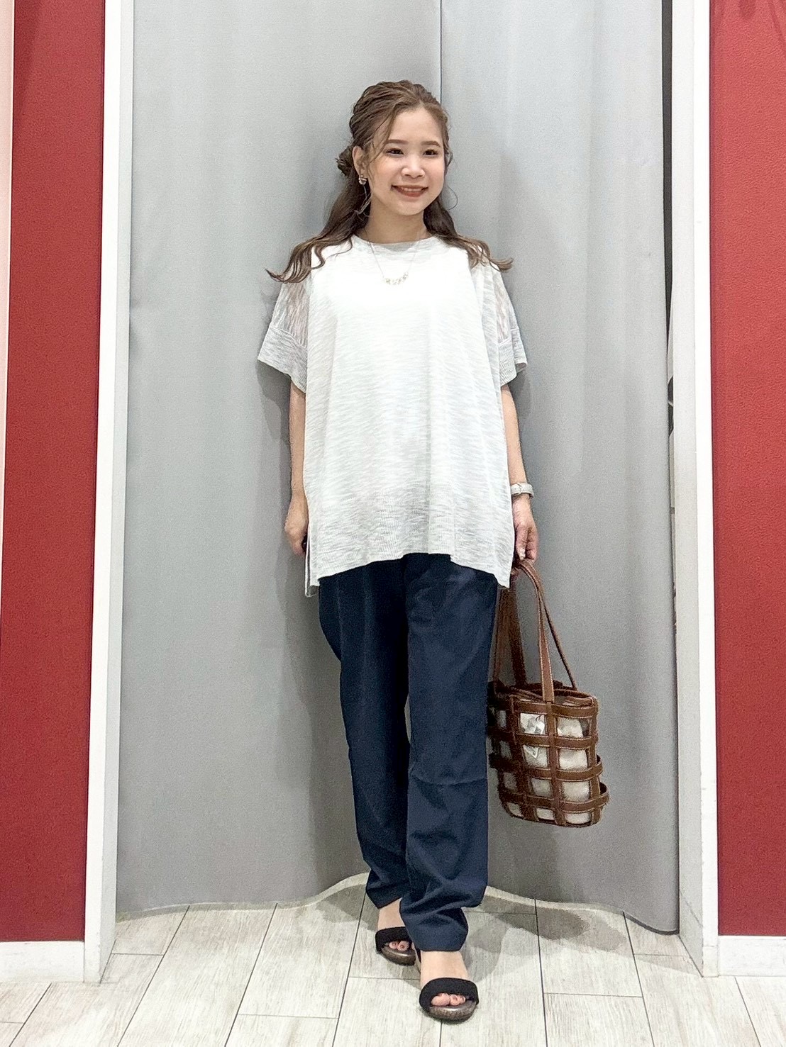 shioさんの「SHOO･LA･RUE｜【2点セット/S-LL/体型カバー】さらりと涼し気 シアーニット+タンクトップ」を使ったコーディネート