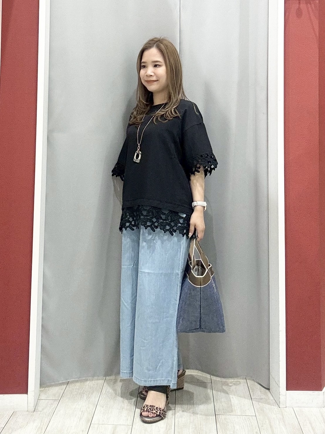 shioさんの「SHOO･LA･RUE｜【洗濯後しわになりにくい/S-LL】コーデの主役になる レース付きブラウス」を使ったコーディネート