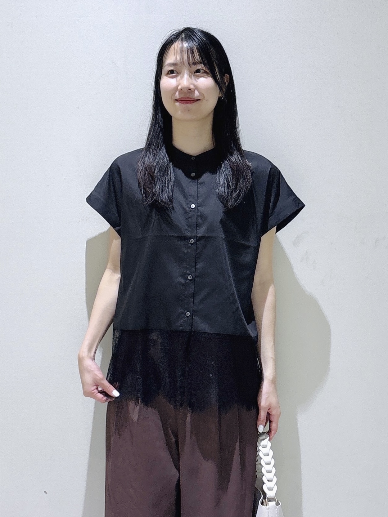 sachikoさんの「OPAQUE.CLIP｜裾レースフレンチスリーブブラウス【洗濯機OK】」を使ったコーディネート