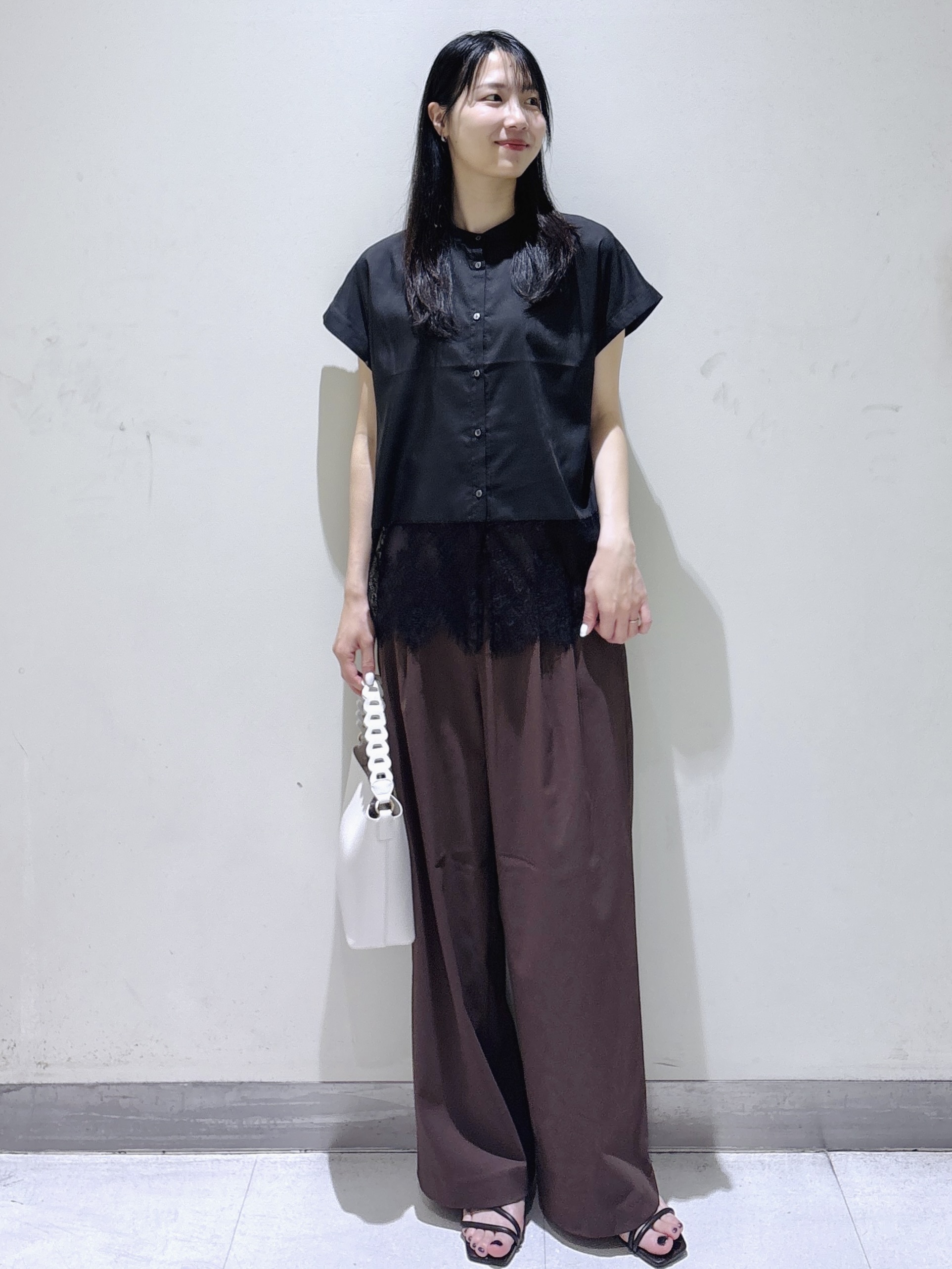 sachikoさんの「OPAQUE.CLIP｜裾レースフレンチスリーブブラウス【洗濯機OK】」を使ったコーディネート