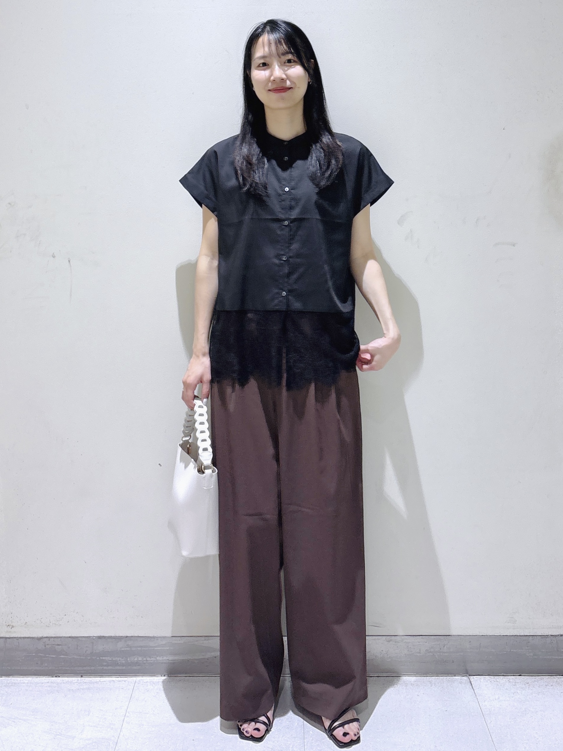 sachikoさんの「OPAQUE.CLIP｜裾レースフレンチスリーブブラウス【洗濯機OK】」を使ったコーディネート