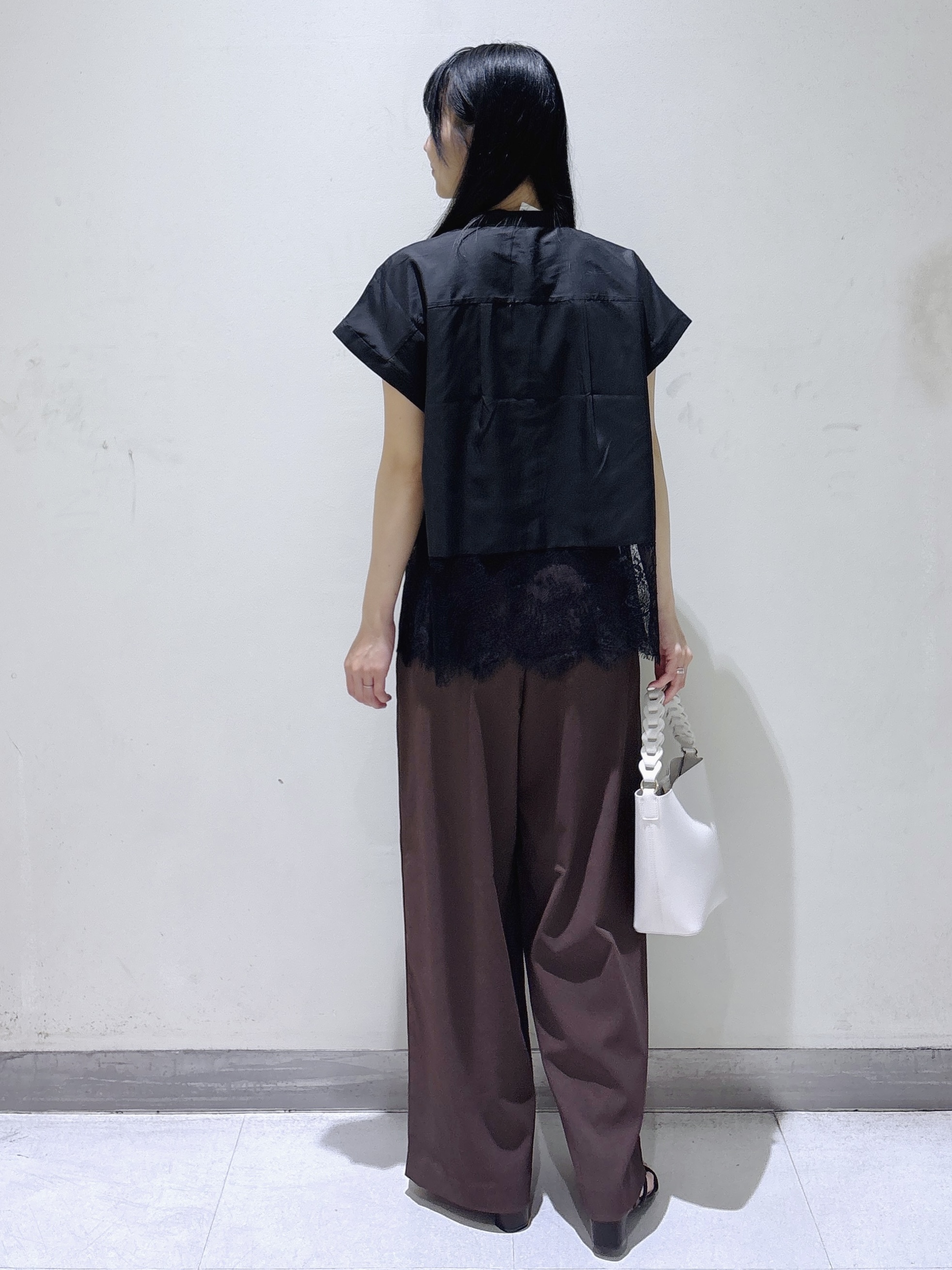 sachikoさんの「OPAQUE.CLIP｜裾レースフレンチスリーブブラウス【洗濯機OK】」を使ったコーディネート