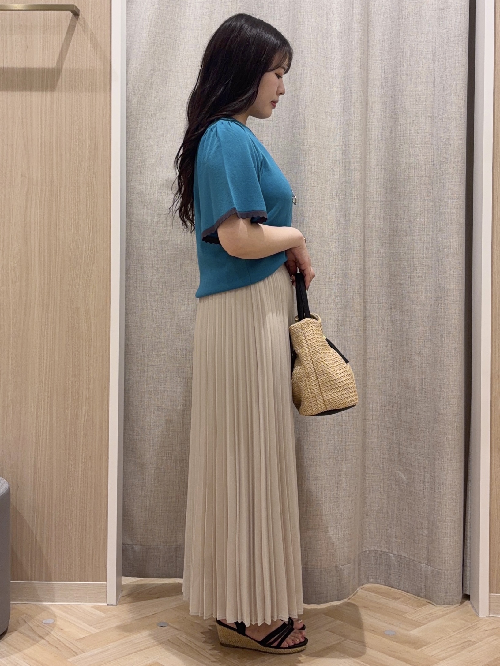 minamiさんの「grove｜高評価！【シリーズ累計36万枚！名品ニット】やわらかドライタッチ スカラップスリーブニット」を使ったコーディネート