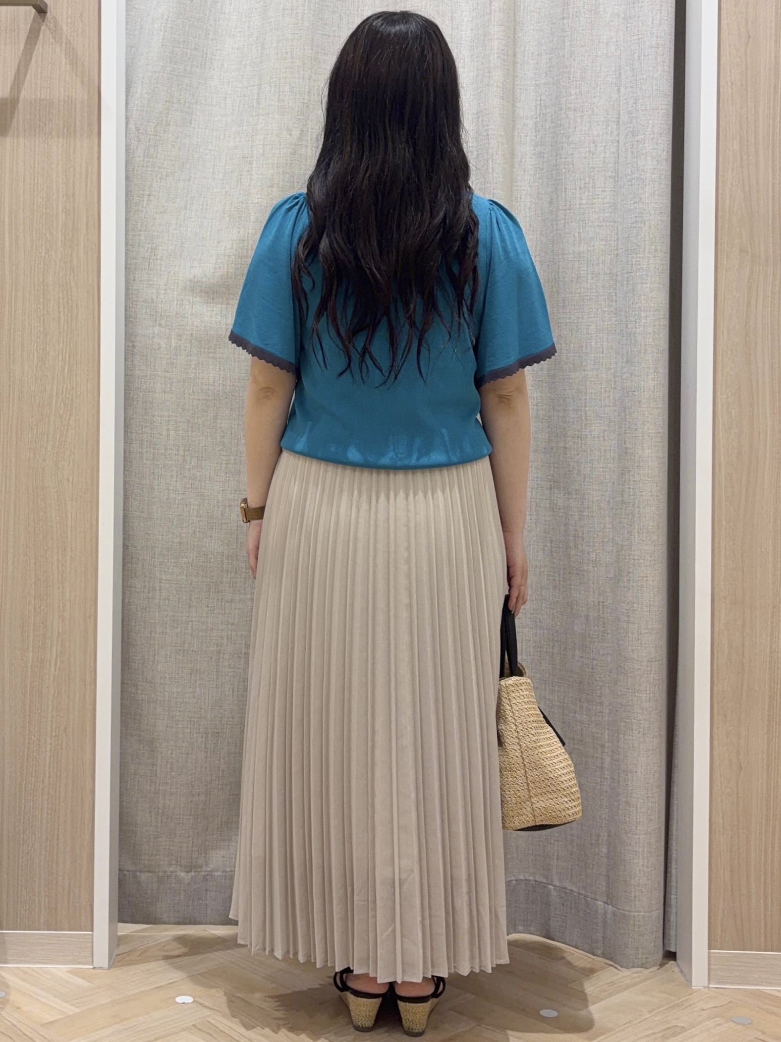 minamiさんの「grove｜高評価！【シリーズ累計36万枚！名品ニット】やわらかドライタッチ スカラップスリーブニット」を使ったコーディネート