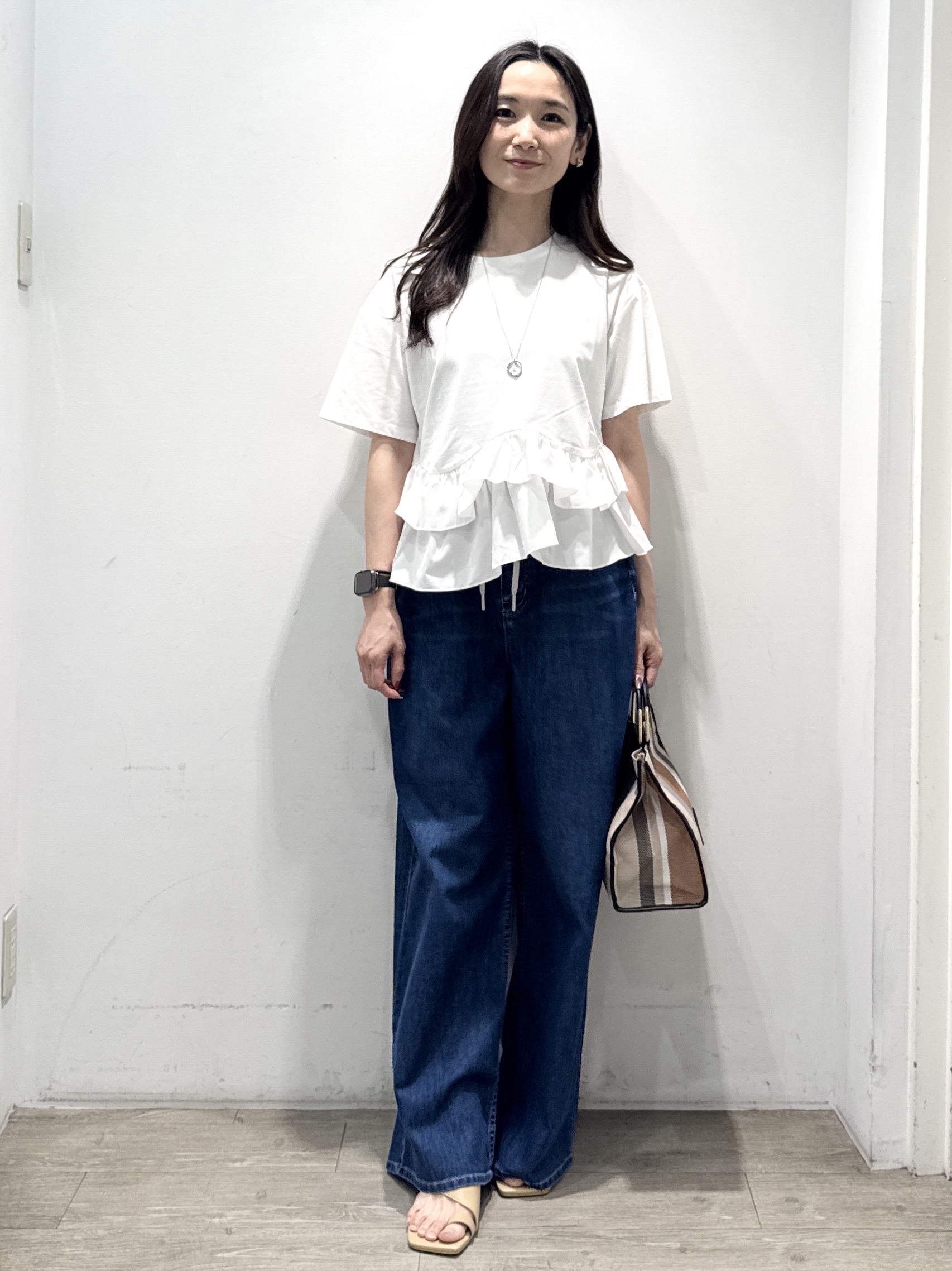 yuicciさんの「OPAQUE.CLIP｜裾フリルドッキングTシャツ【洗濯機OK】」を使ったコーディネート