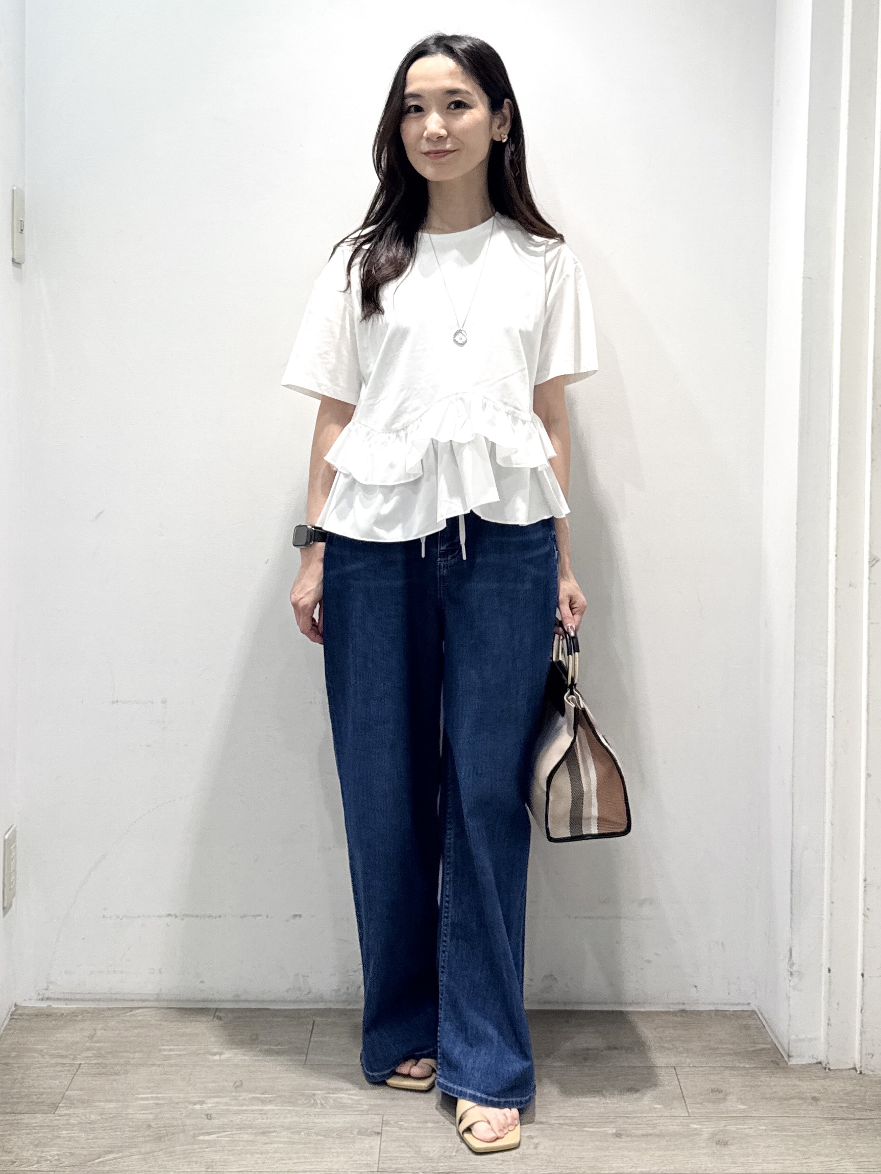 yuicciさんの「OPAQUE.CLIP｜裾フリルドッキングTシャツ【洗濯機OK】」を使ったコーディネート