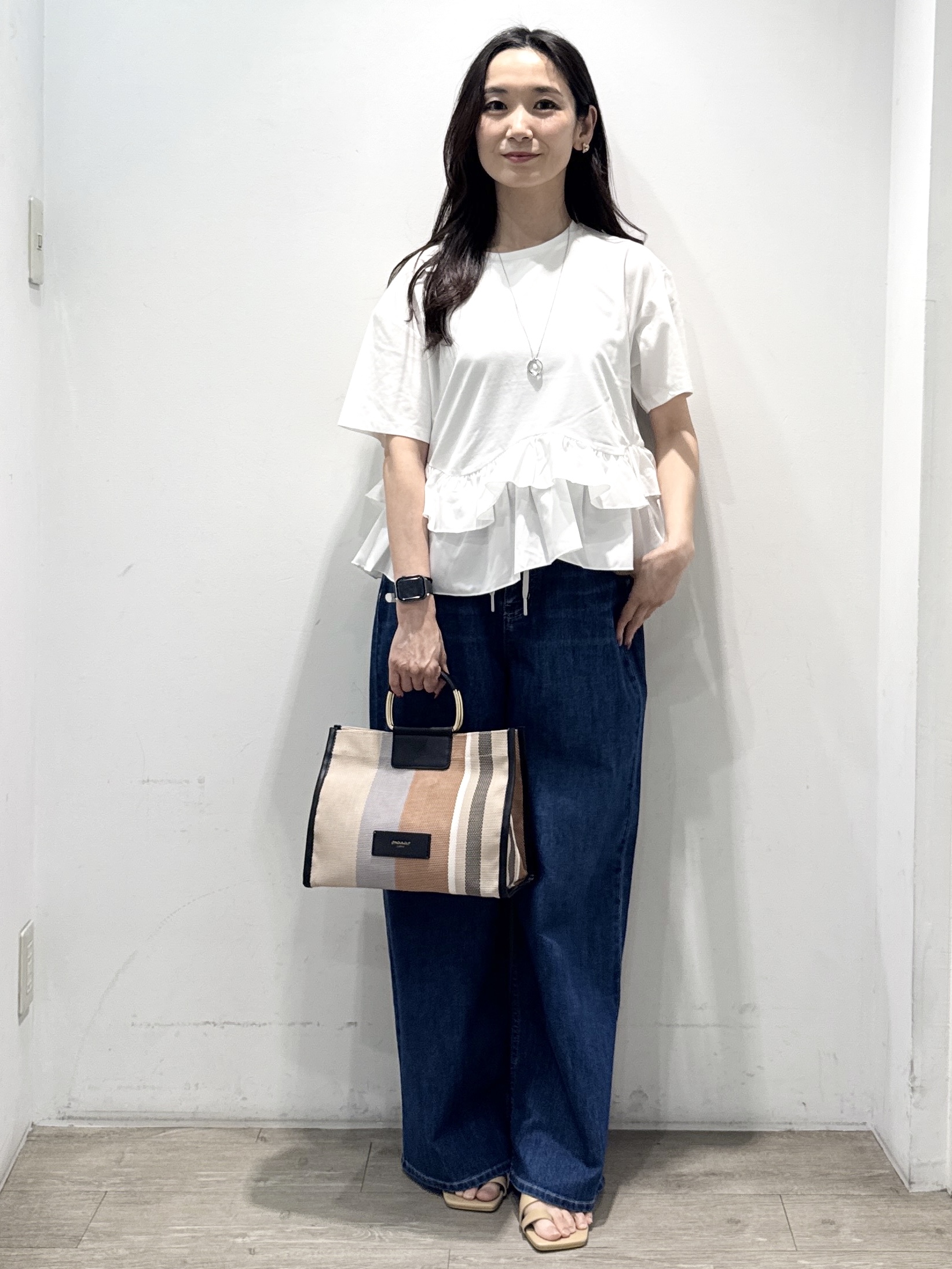 yuicciさんの「OPAQUE.CLIP｜裾フリルドッキングTシャツ【洗濯機OK】」を使ったコーディネート