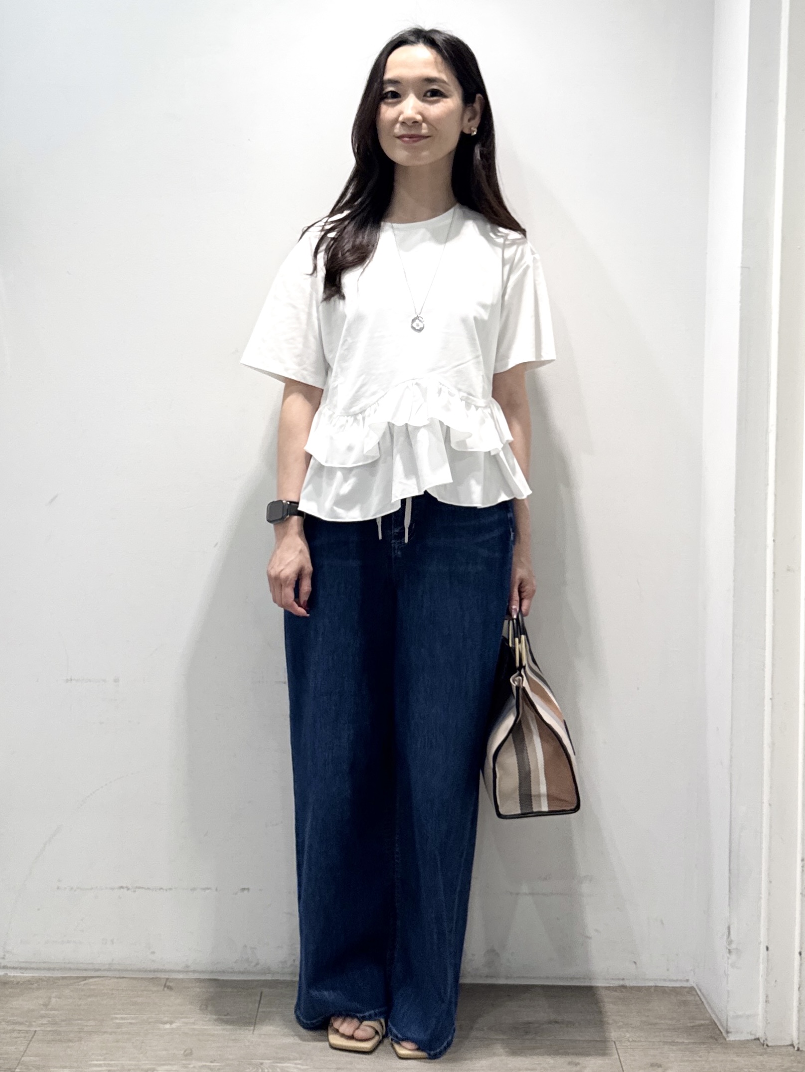 yuicciさんの「OPAQUE.CLIP｜裾フリルドッキングTシャツ【洗濯機OK】」を使ったコーディネート