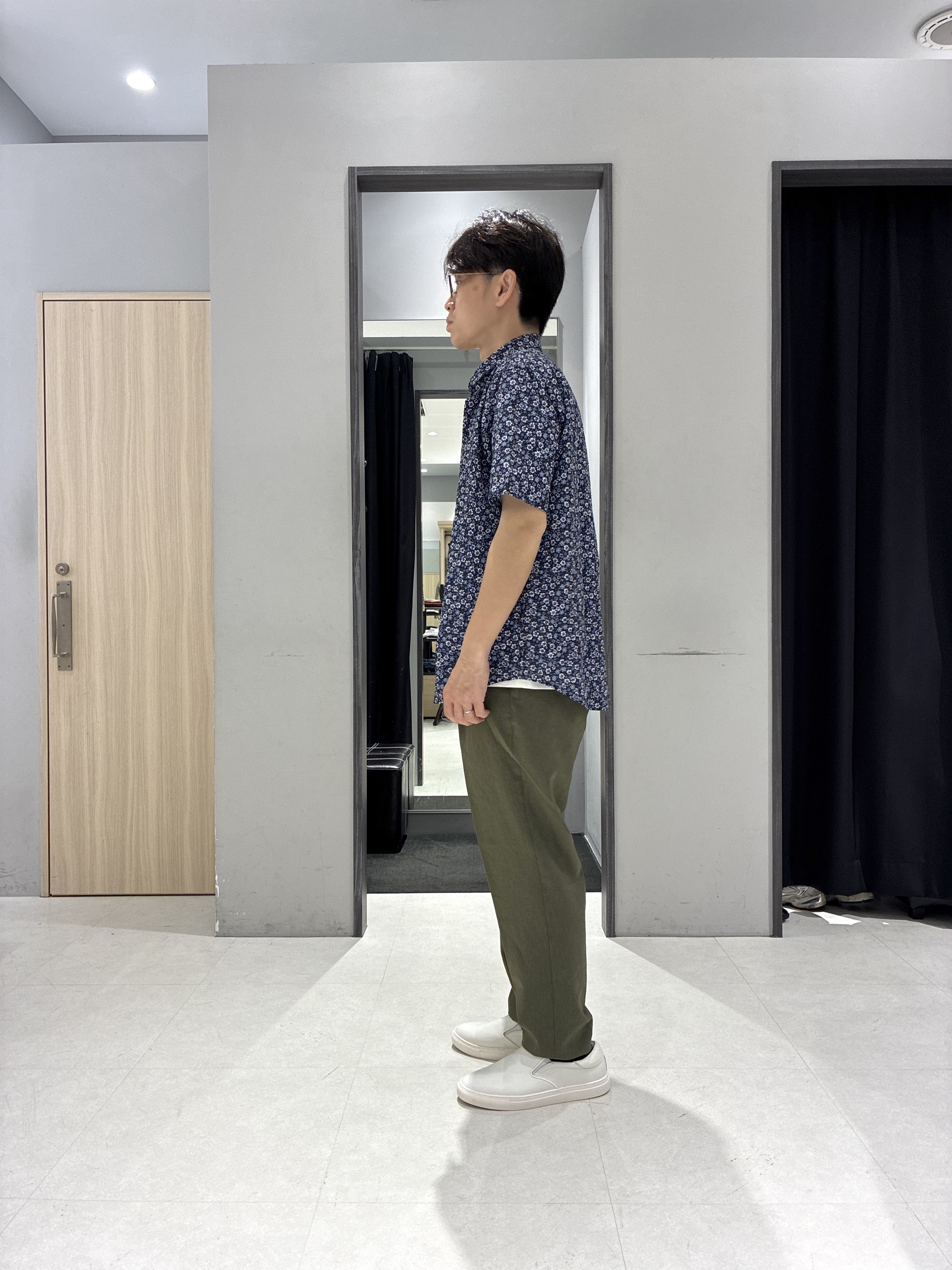 わいずみさんの「TAKEO KIKUCHI｜リップル小花シャツ」を使ったコーディネート