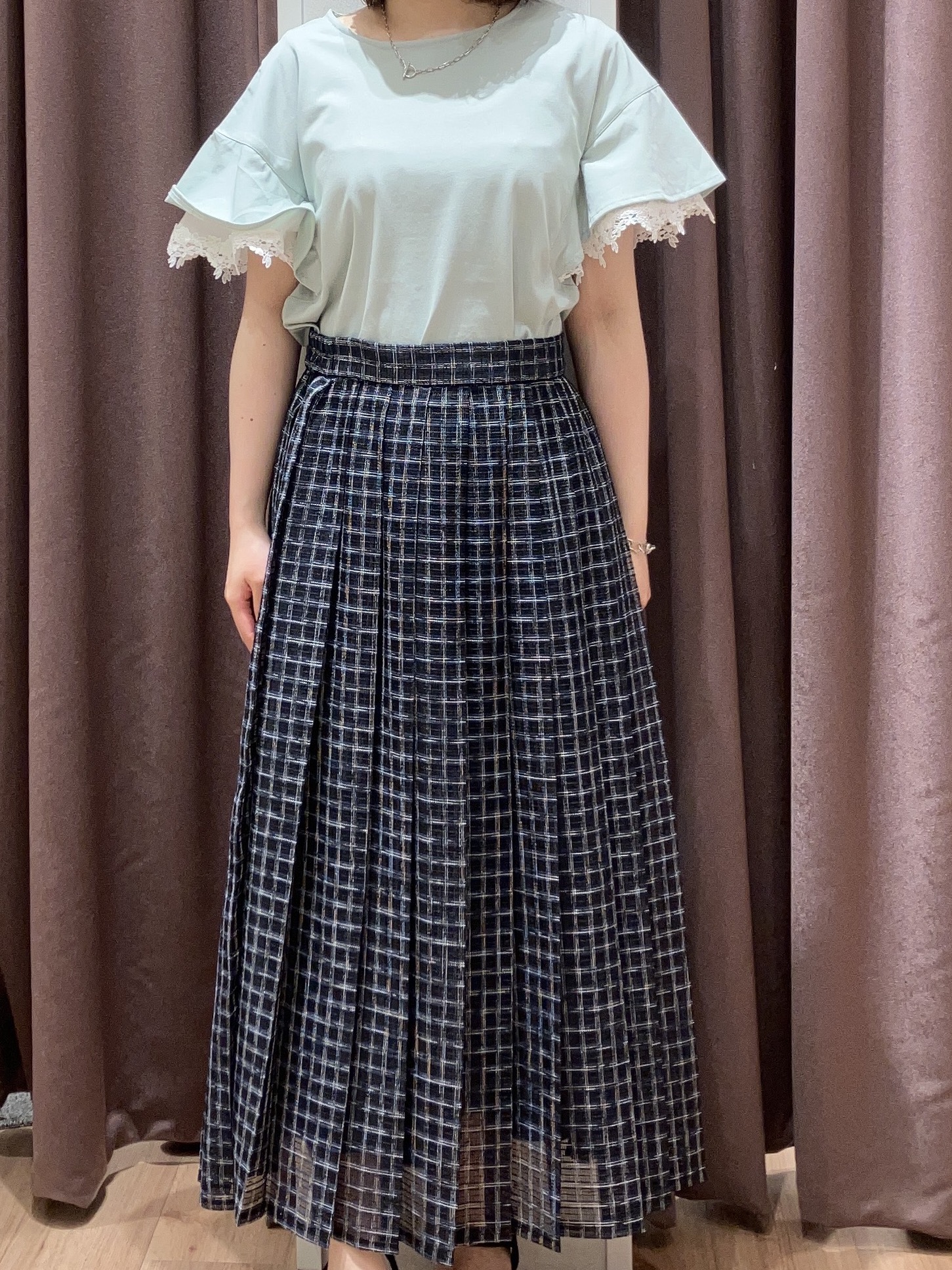 みちゃさんの「grove｜【二の腕カバー、UV】涼しく華やかに、レースレイヤードスリーブTシャツ」を使ったコーディネート