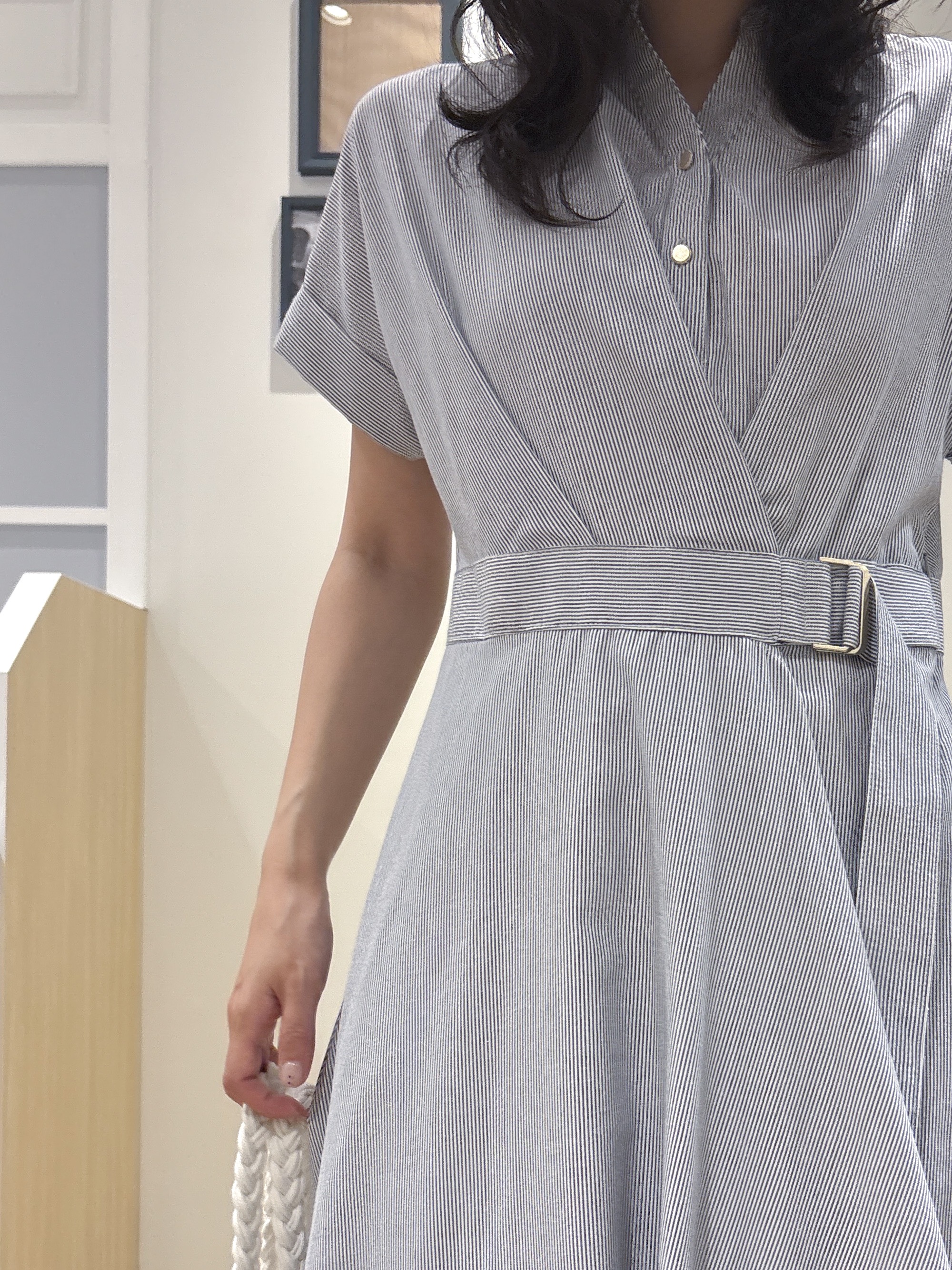 ayakaさんの「grove｜【洗える】さらっと軽やか、カシュクール風サッカーワンピース」を使ったコーディネート