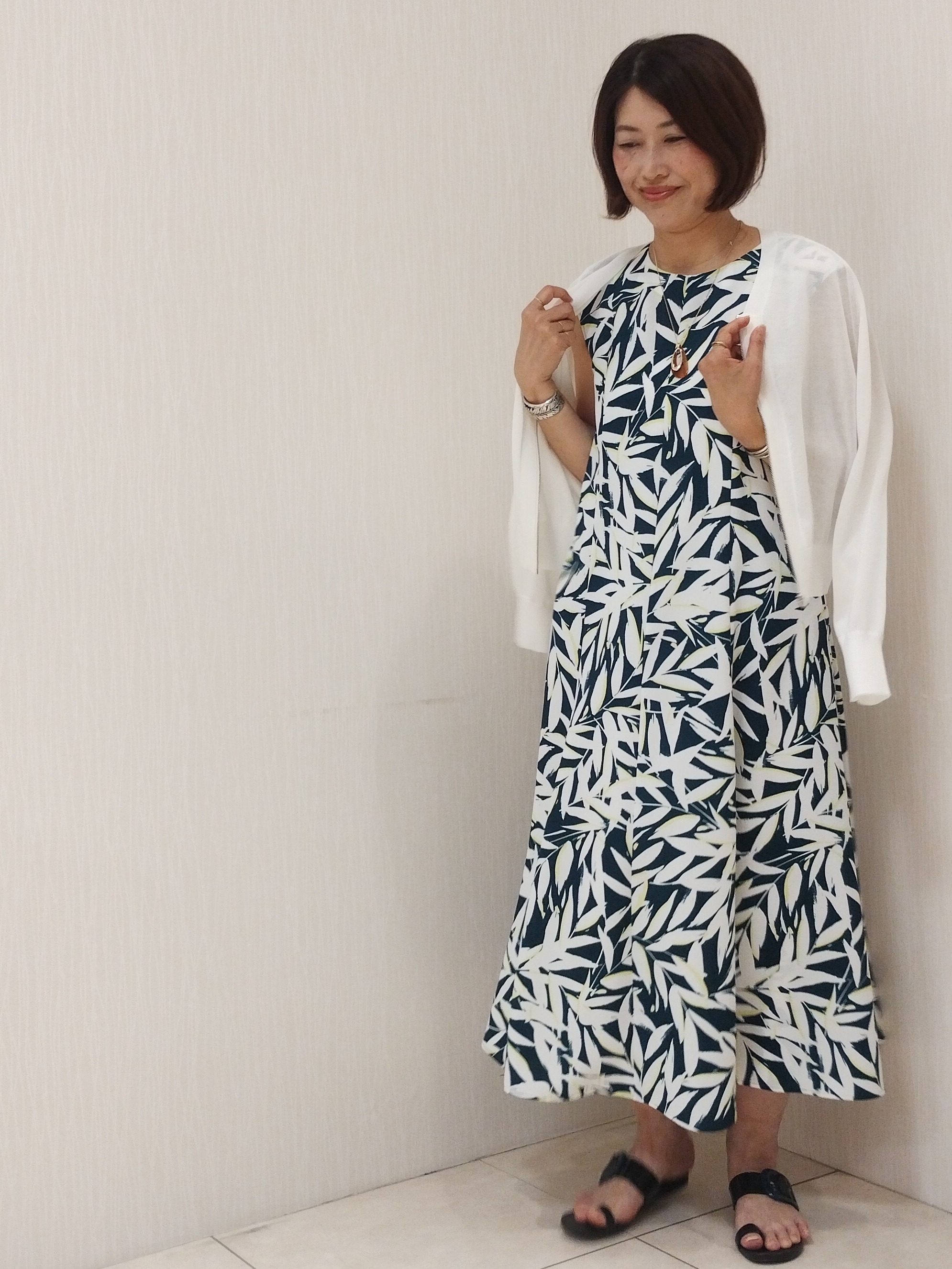 u&minus;macoさんの「UNTITLED｜【7色展開/ゆったり/ショート丈】シアートリコットカーディガン」を使ったコーディネート