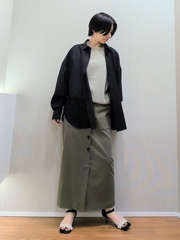 ミズタさんの「UNTITLED｜◆【2WAY/マシンウォッシャブル】カシュクールデザインシャツ」を使ったコーディネート