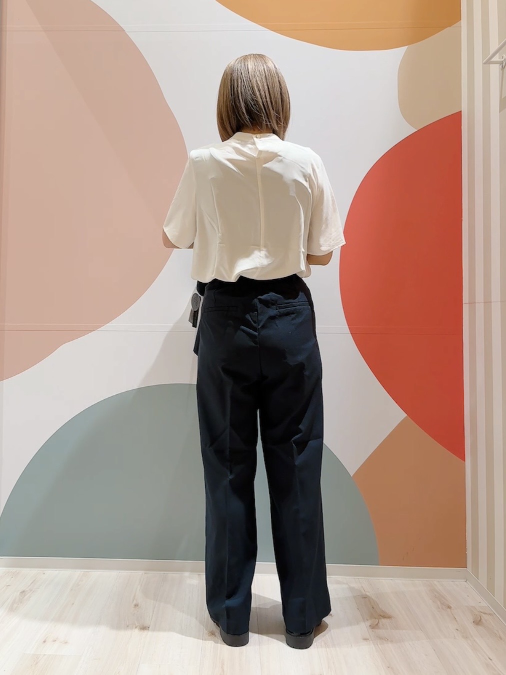 長男さんの「SHOO･LA･RUE｜【セットアップ可/洗濯後しわになりにくい/S-LL】シンプルで合わせやすい ノーカラージレ」を使ったコーディネート
