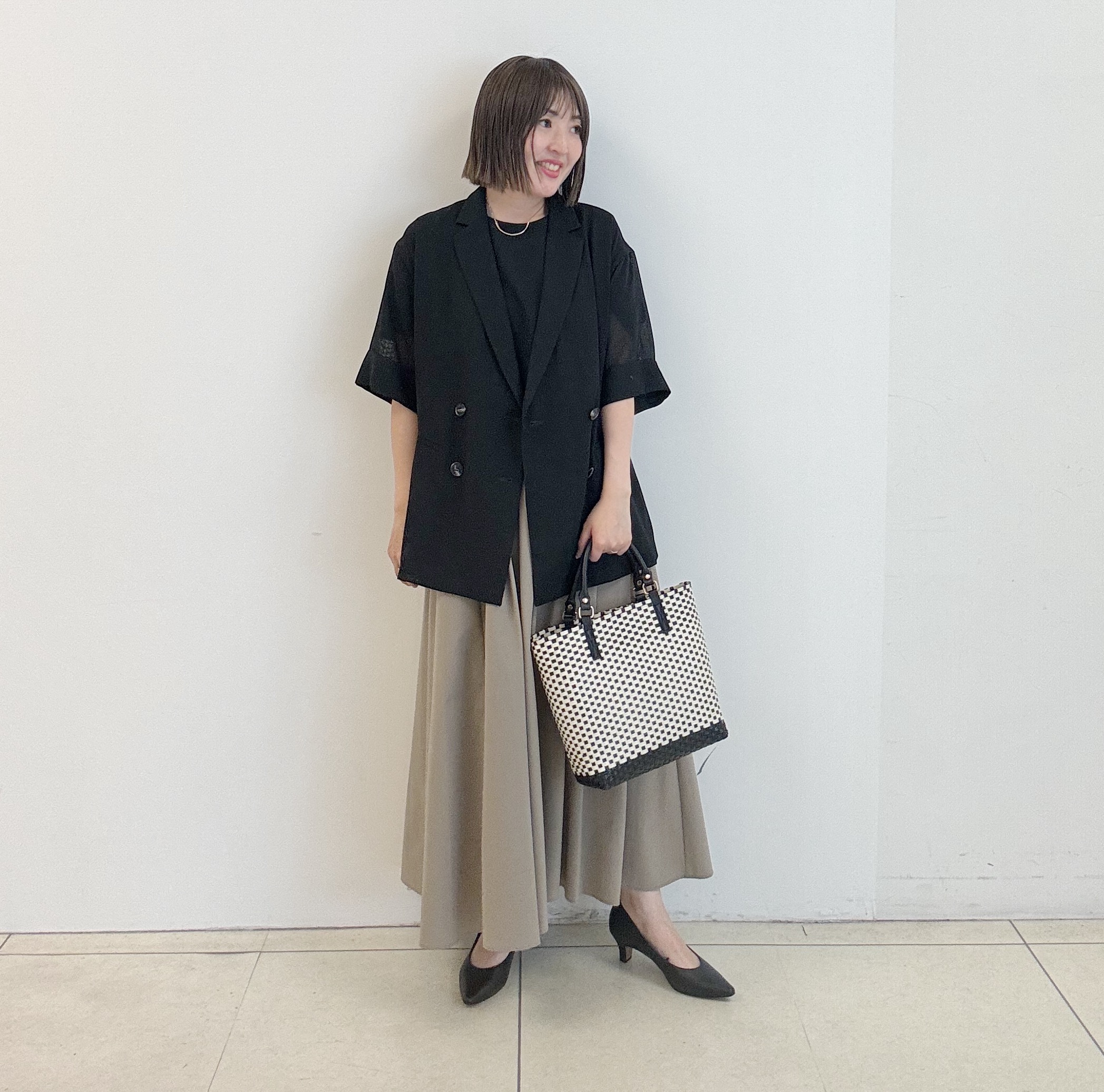yoshiyaさんの「INDIVI｜【洗える／シアーチェック柄】異素材コンビスリーブトップス」を使ったコーディネート