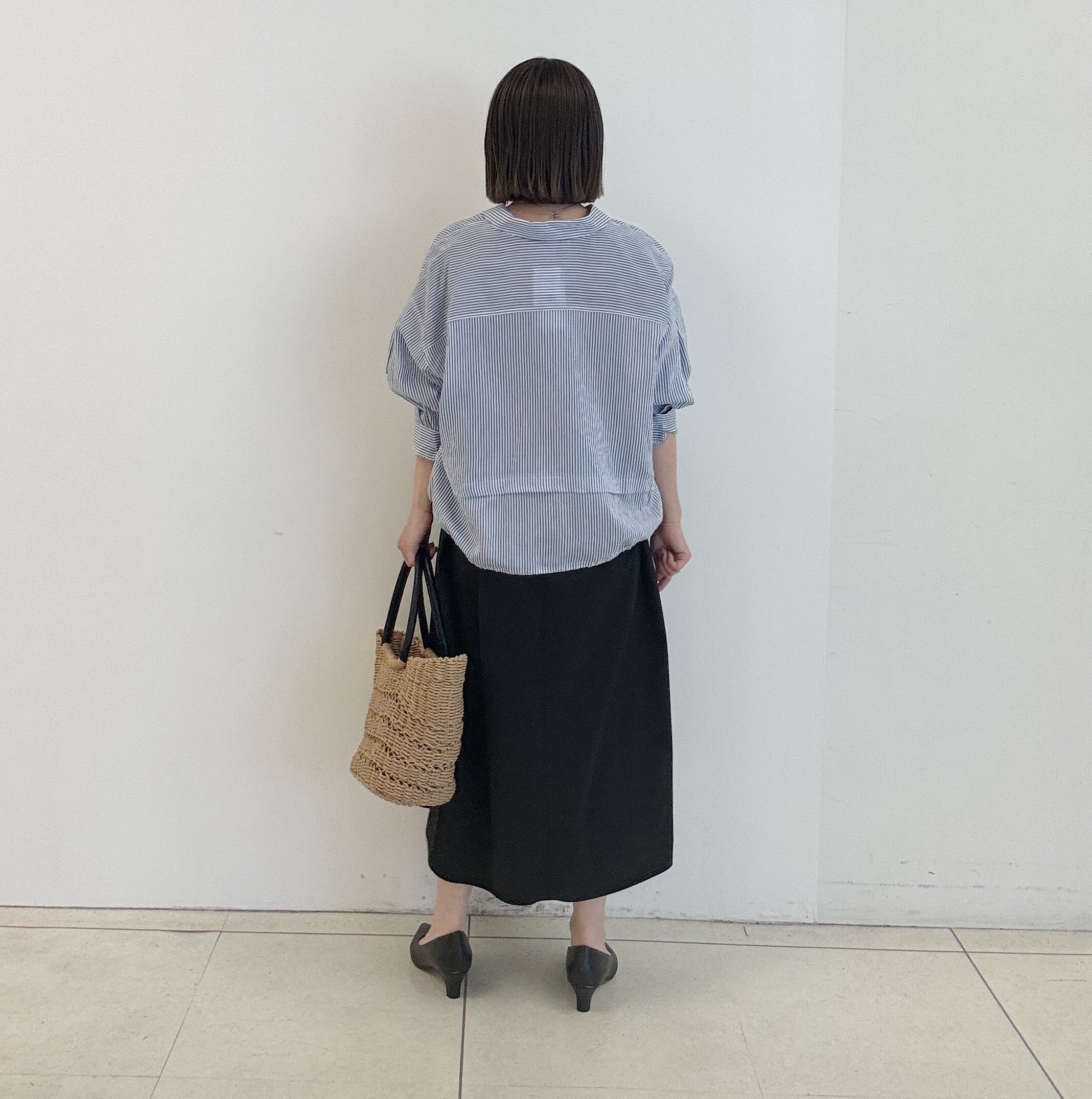 yoshiyaさんの「INDIVI｜【接触冷感／洗える／2WAY】ドロスト付 シアーシャンブレーシャツ」を使ったコーディネート