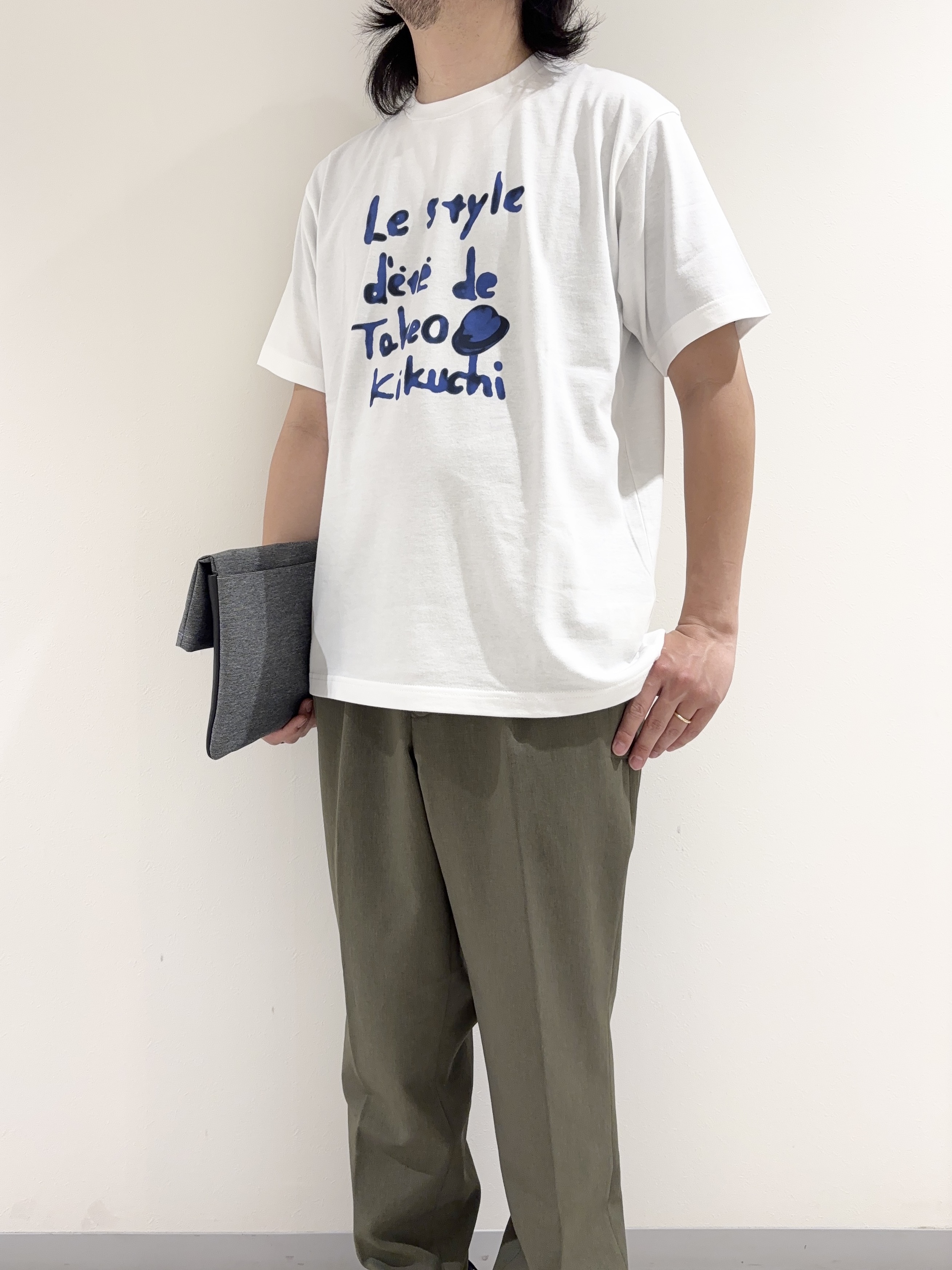 及川さんの「TAKEO KIKUCHI｜水彩ペイント アートロゴTシャツ」を使ったコーディネート