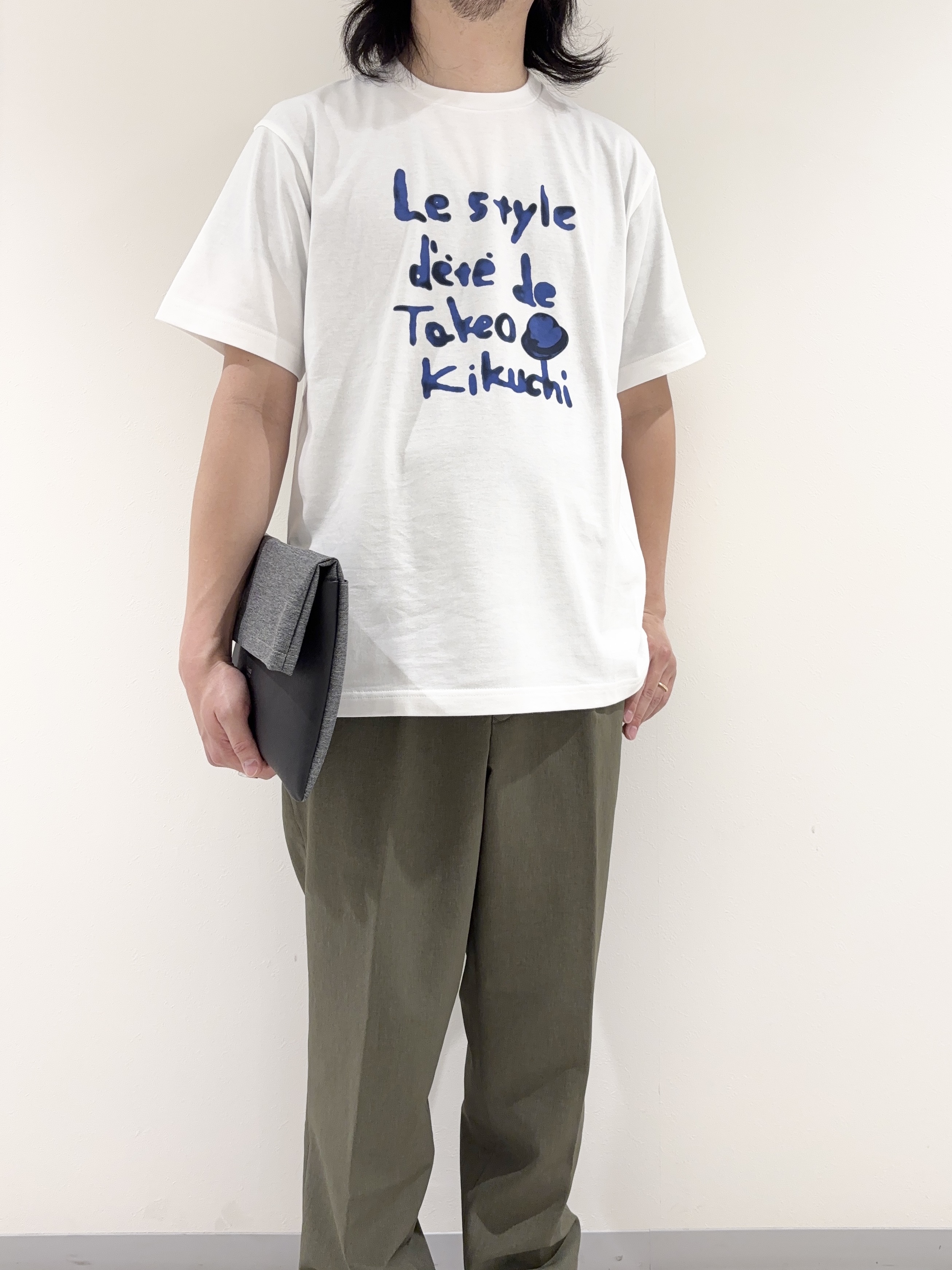 及川さんの「TAKEO KIKUCHI｜水彩ペイント アートロゴTシャツ」を使ったコーディネート