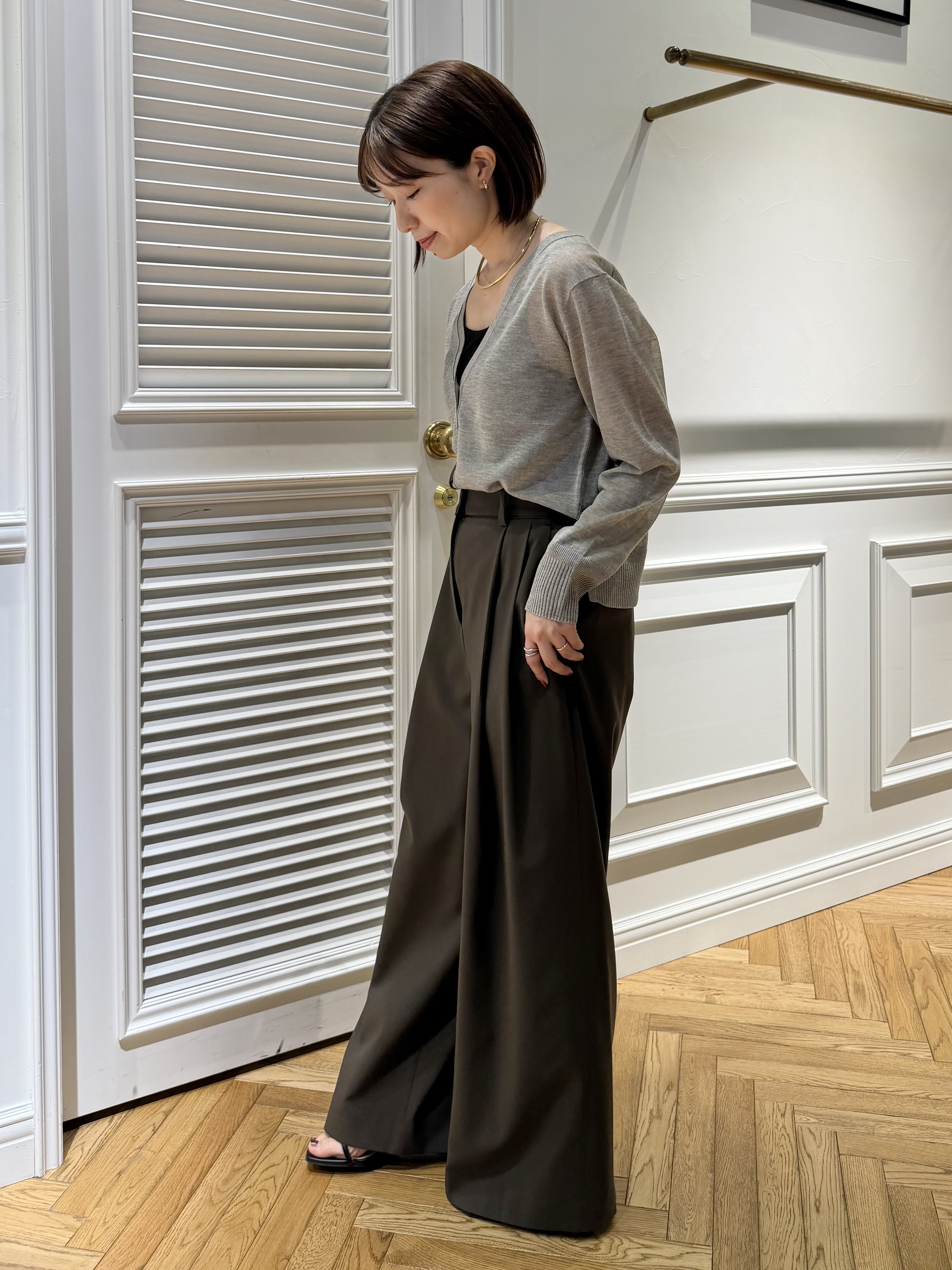 つじ まこさんの「DRESSTERIOR｜【日除け/冷房対策】ウォッシャブルシアーカーディガン」を使ったコーディネート