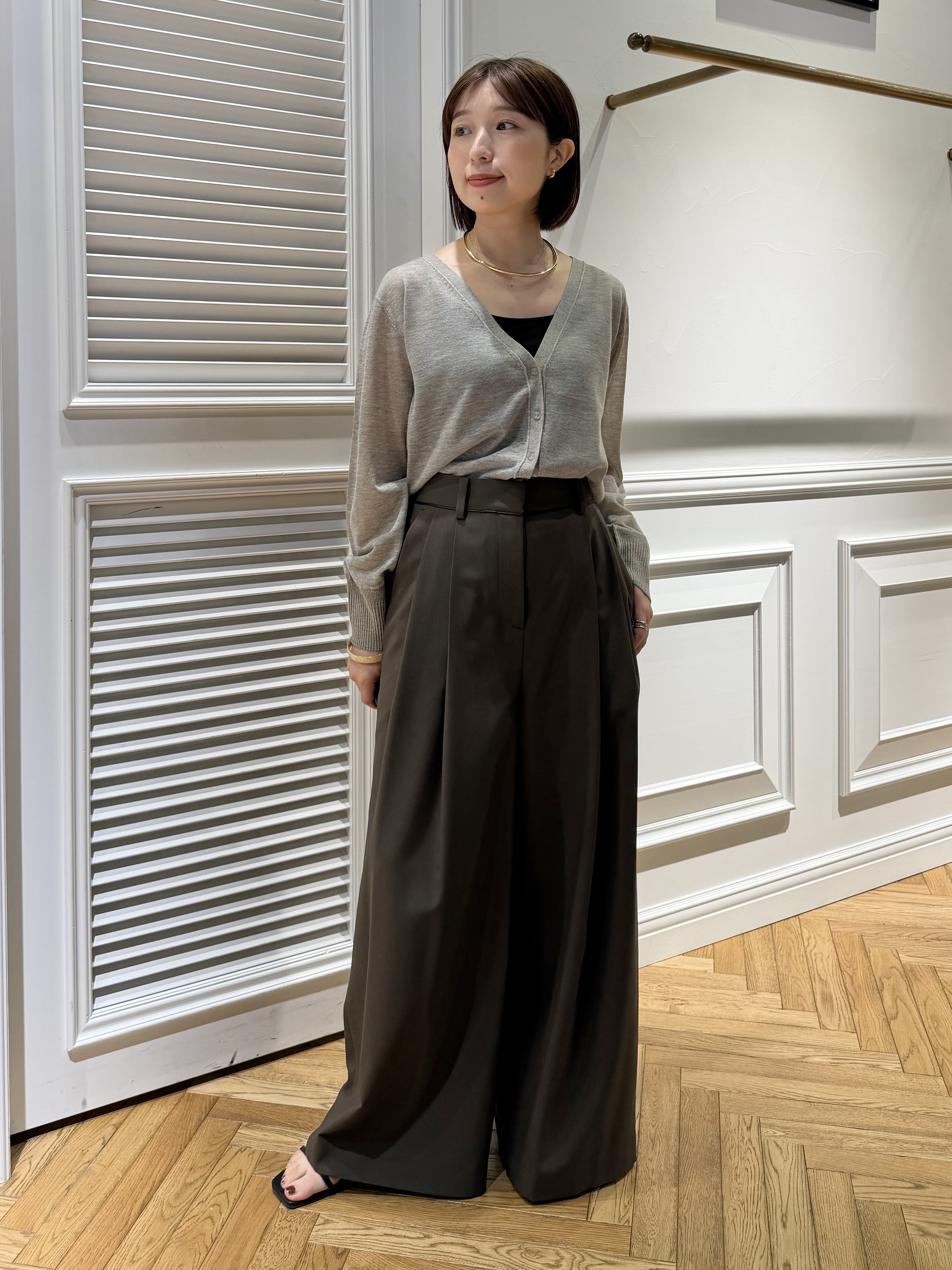 つじ まこさんの「DRESSTERIOR｜【日除け/冷房対策】ウォッシャブルシアーカーディガン」を使ったコーディネート