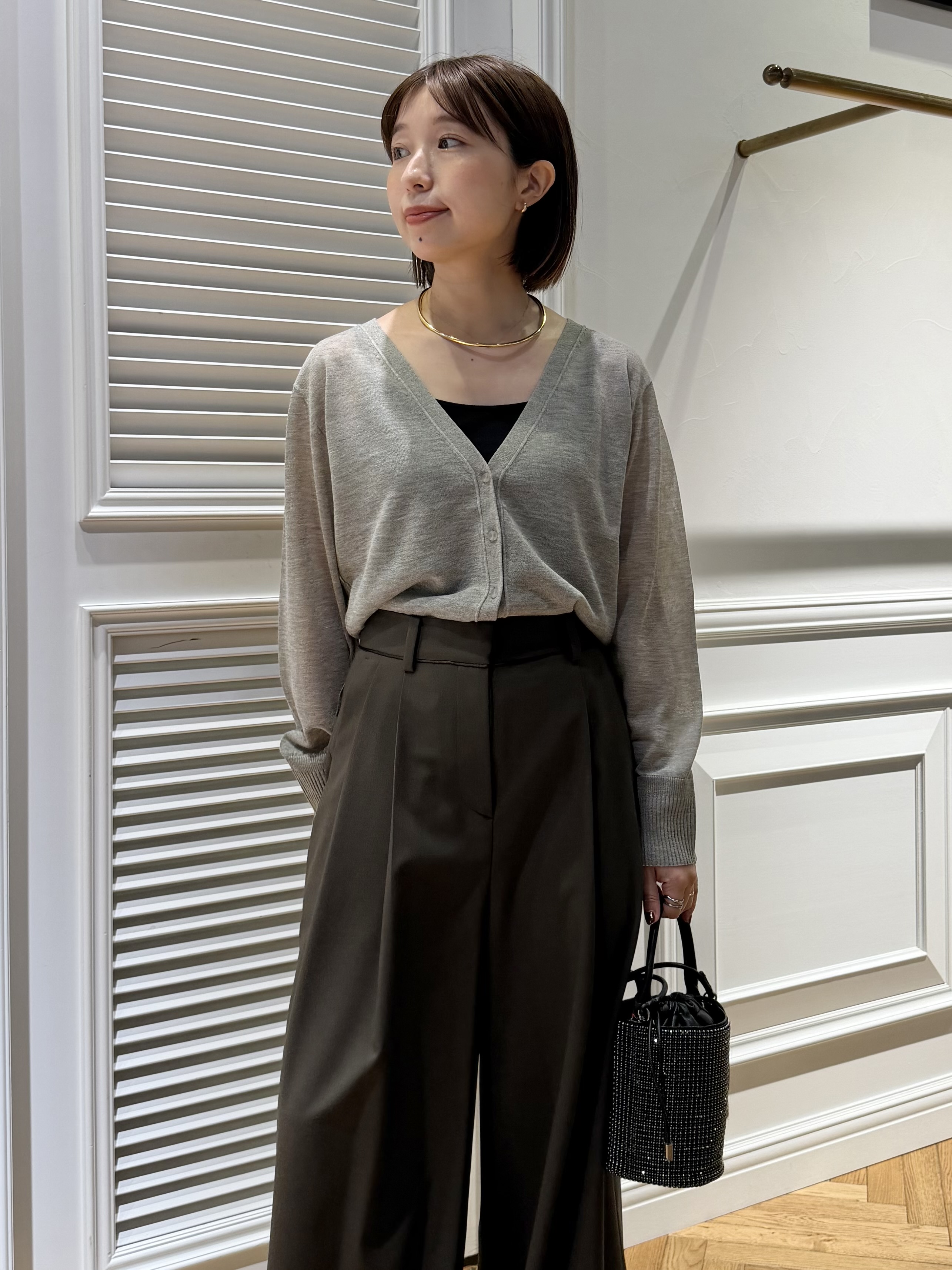 つじ まこさんの「DRESSTERIOR｜【日除け/冷房対策】ウォッシャブルシアーカーディガン」を使ったコーディネート