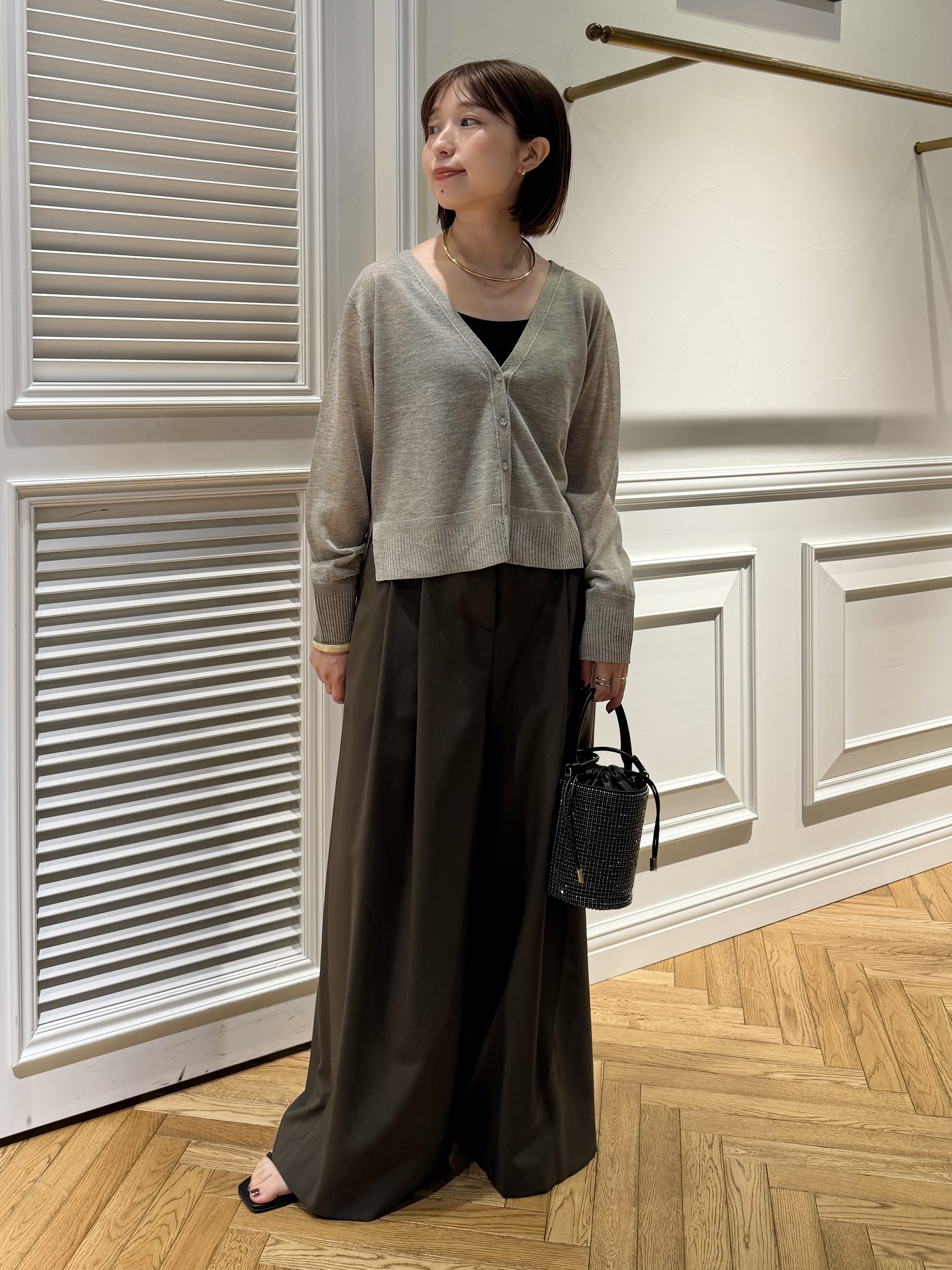 つじ まこさんの「DRESSTERIOR｜【日除け/冷房対策】ウォッシャブルシアーカーディガン」を使ったコーディネート