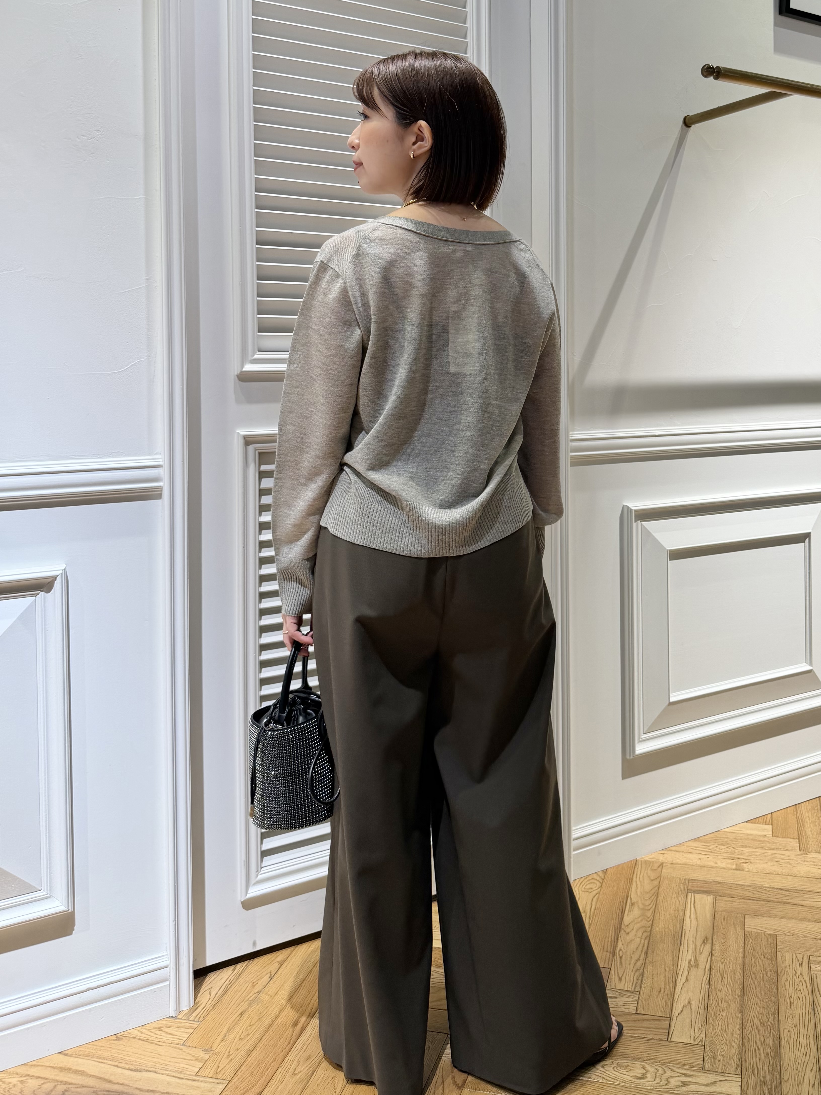 つじ まこさんの「DRESSTERIOR｜【日除け/冷房対策】ウォッシャブルシアーカーディガン」を使ったコーディネート