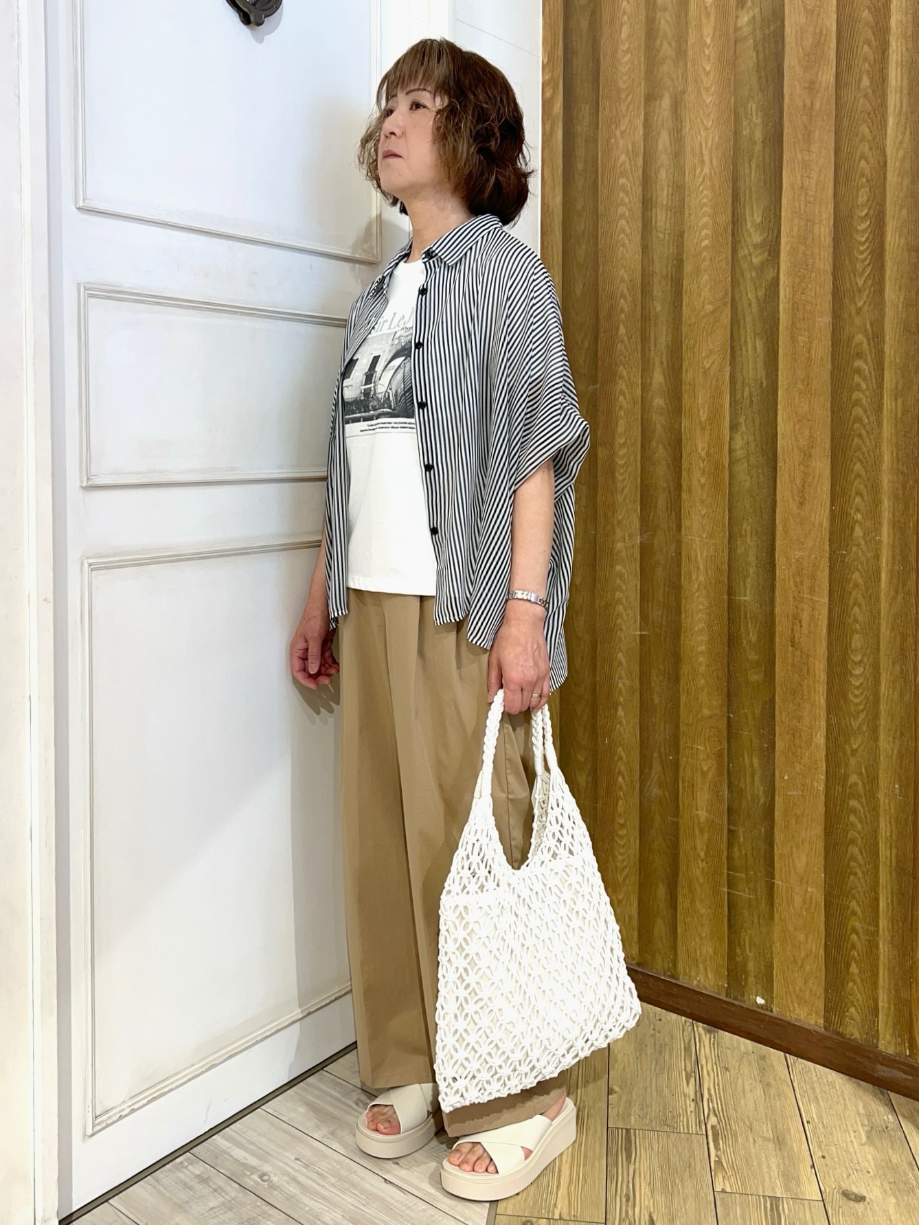 yuriyuriさんの「SHOO･LA･RUE｜【洗濯機可/体型カバー】羽織るだけで雰囲気変わる 柄アソート ポンチョ風シアーシャツ」を使ったコーディネート