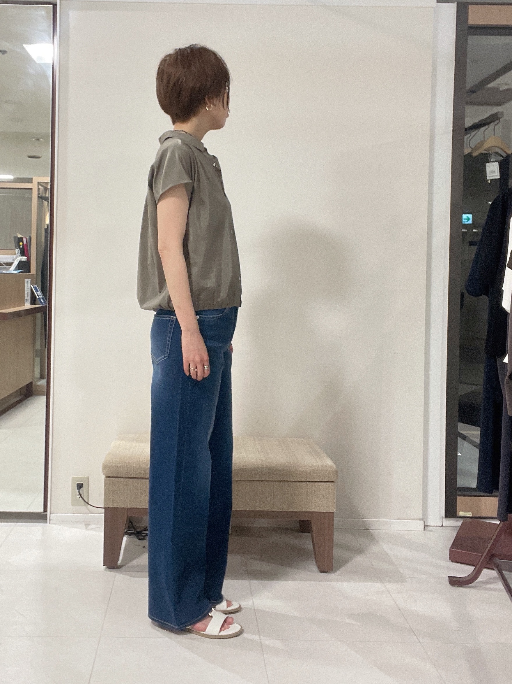 IWAMOさんの「UNTITLED｜【セットアップ可/軽量/清涼感】ローンギャザーブラウス」を使ったコーディネート